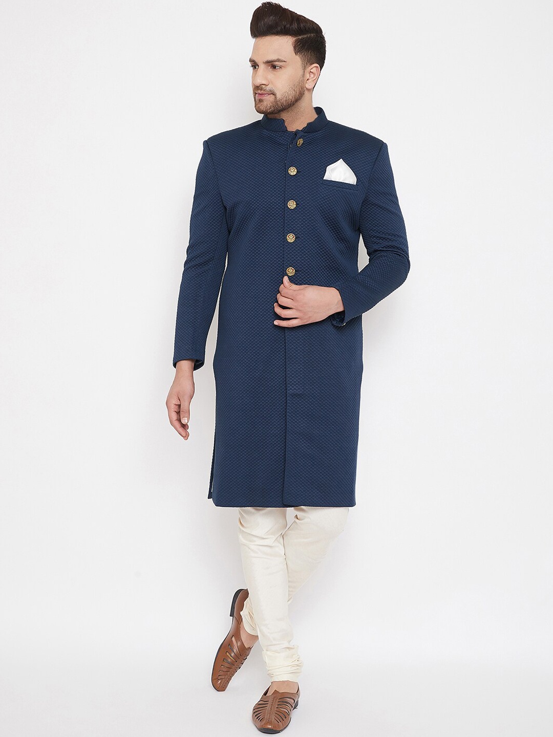 

VASTRAMAY Men Navy Blue & Cream-Coloured Silk Blend Sherwani Set