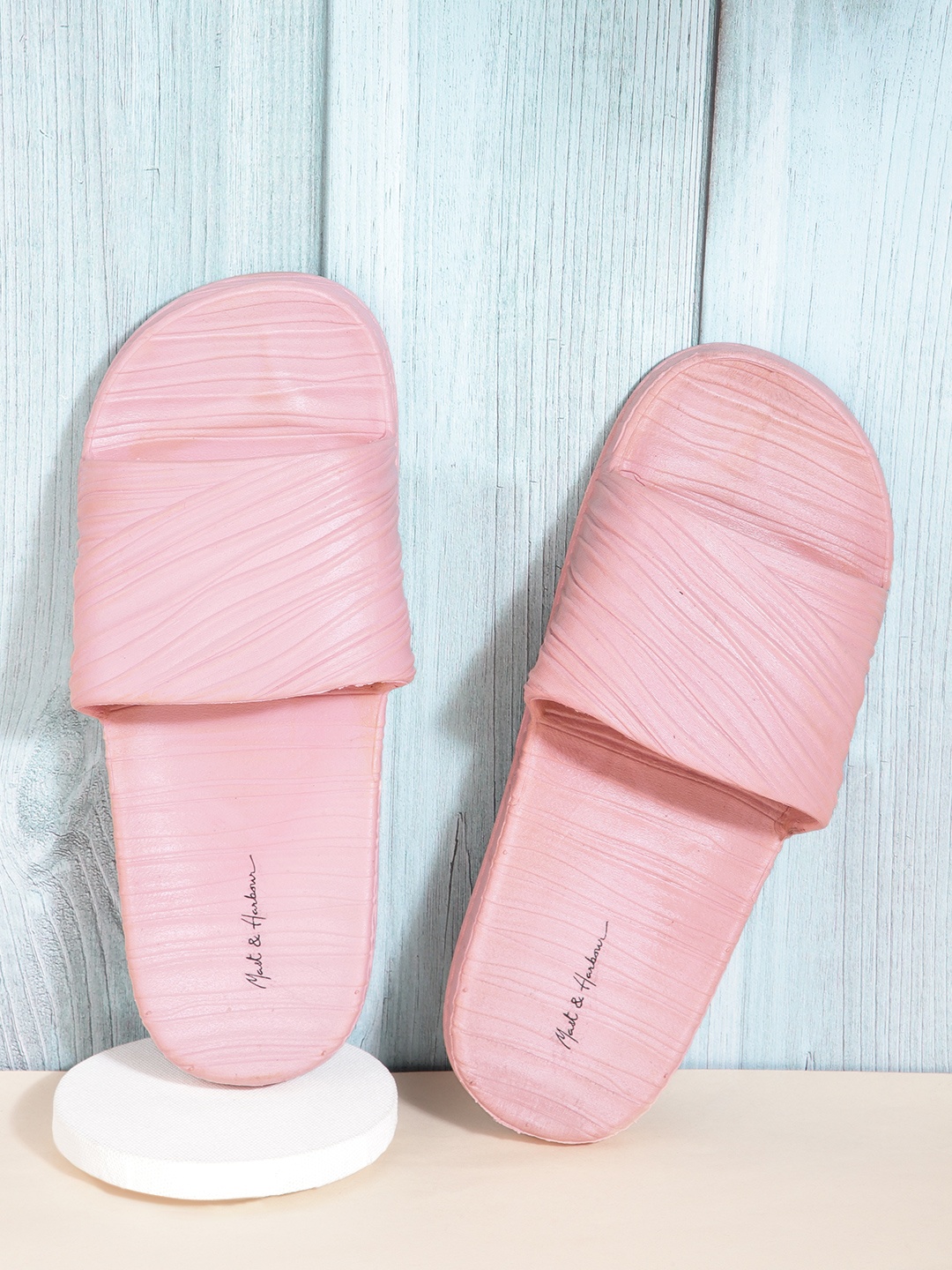 

Mast & Harbour Women Pink Textured Sliders