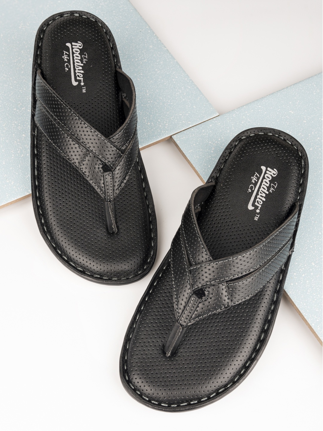 

Roadster Men Black Thong Flip-Flops