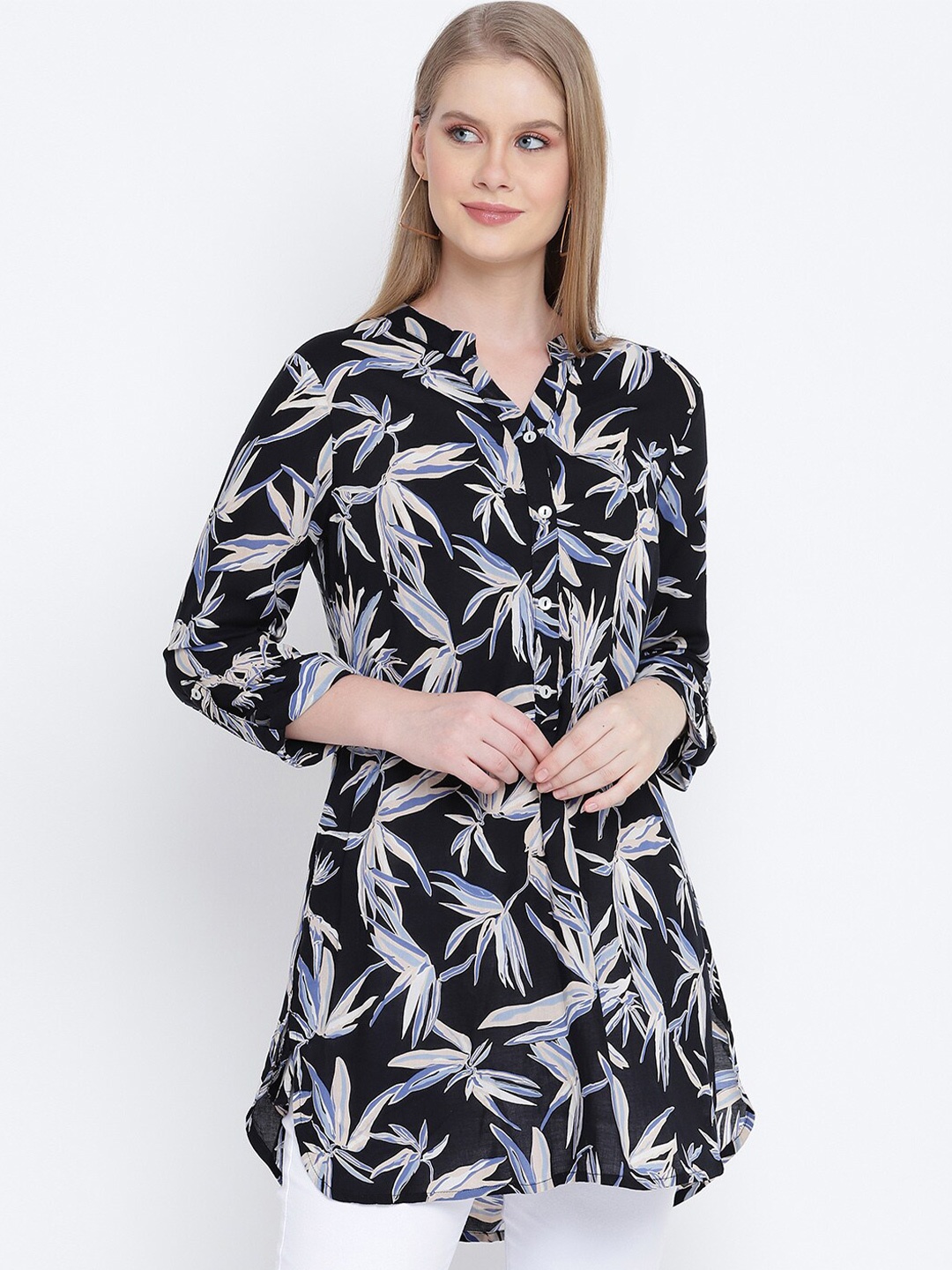 

Oxolloxo Women Black Printed Casual Tunic