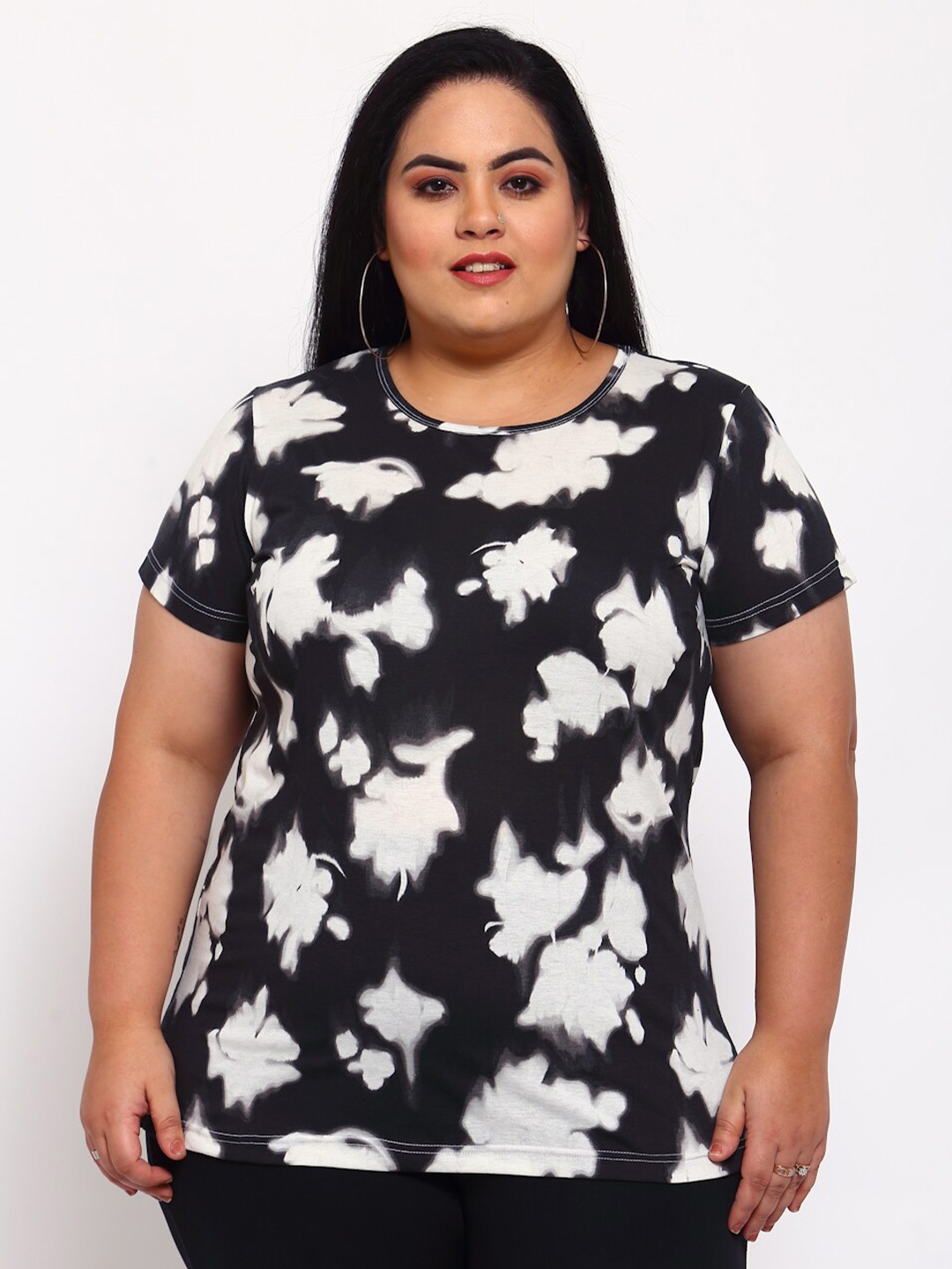 

plusS Women Black Printed Pockets T-shirt