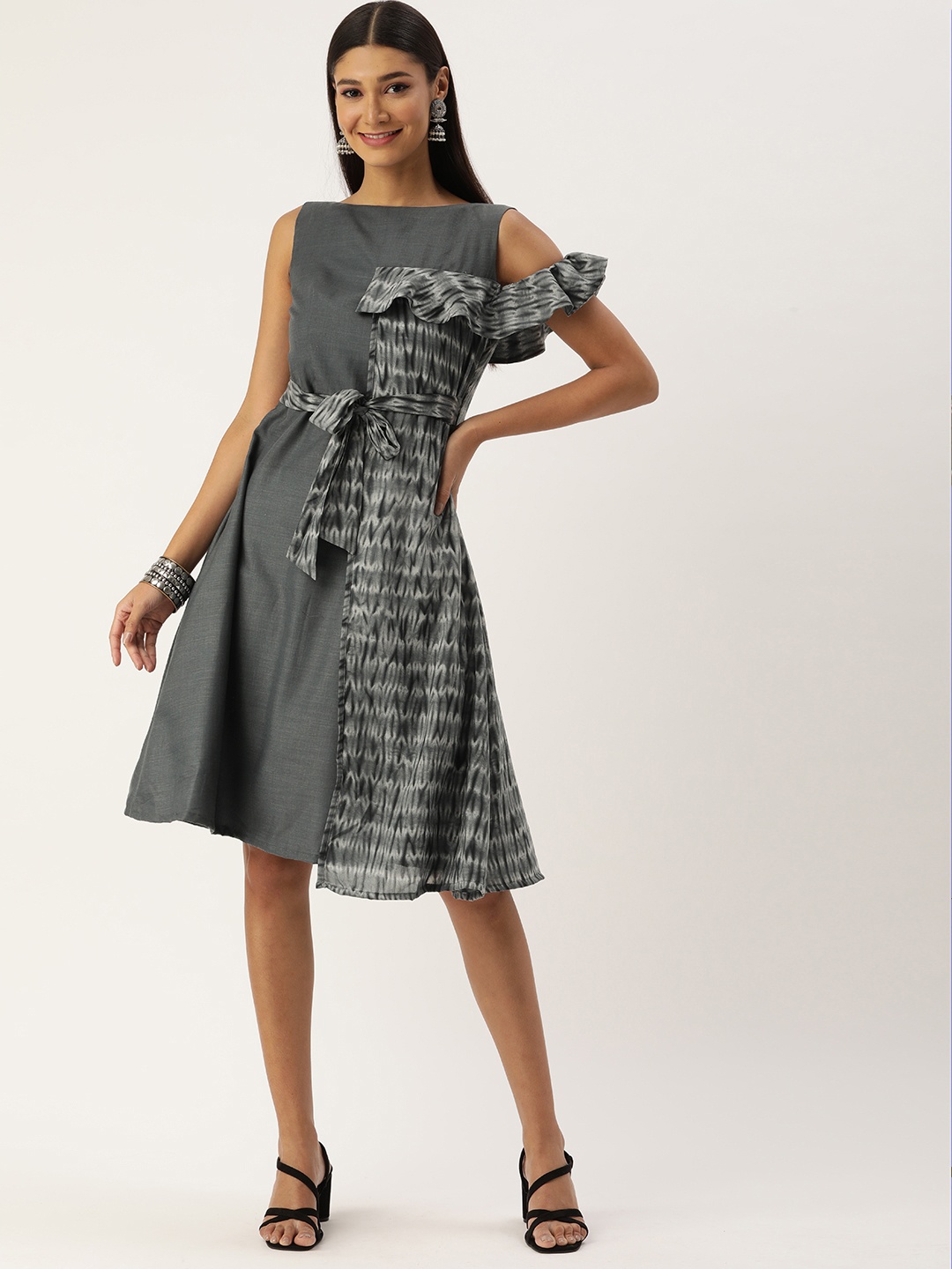 

Ethnovog Grey Printed Dress