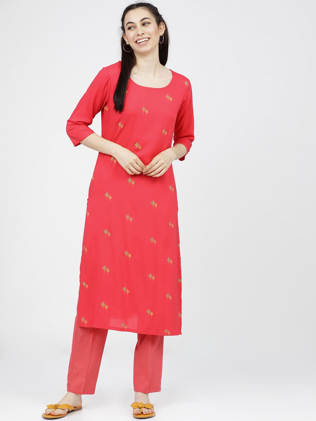 

Vishudh Women Pink & Gold-Toned Floral Printed Floral Straight Kurta