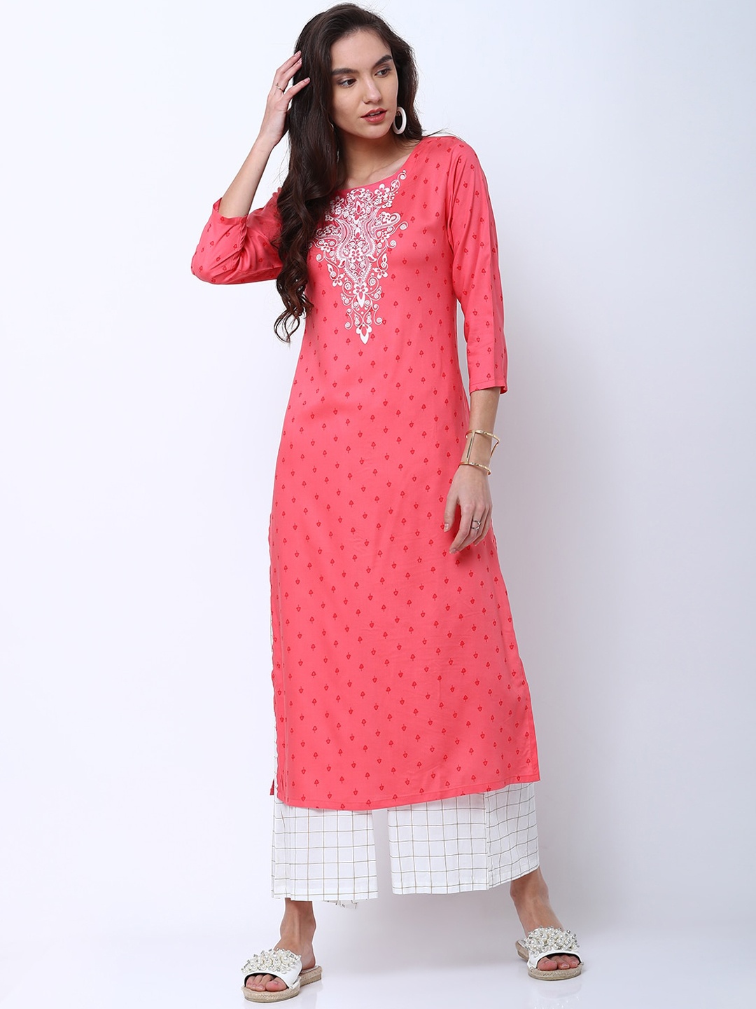 

Vishudh Women Coral & White Floral Printed Straight Kurta