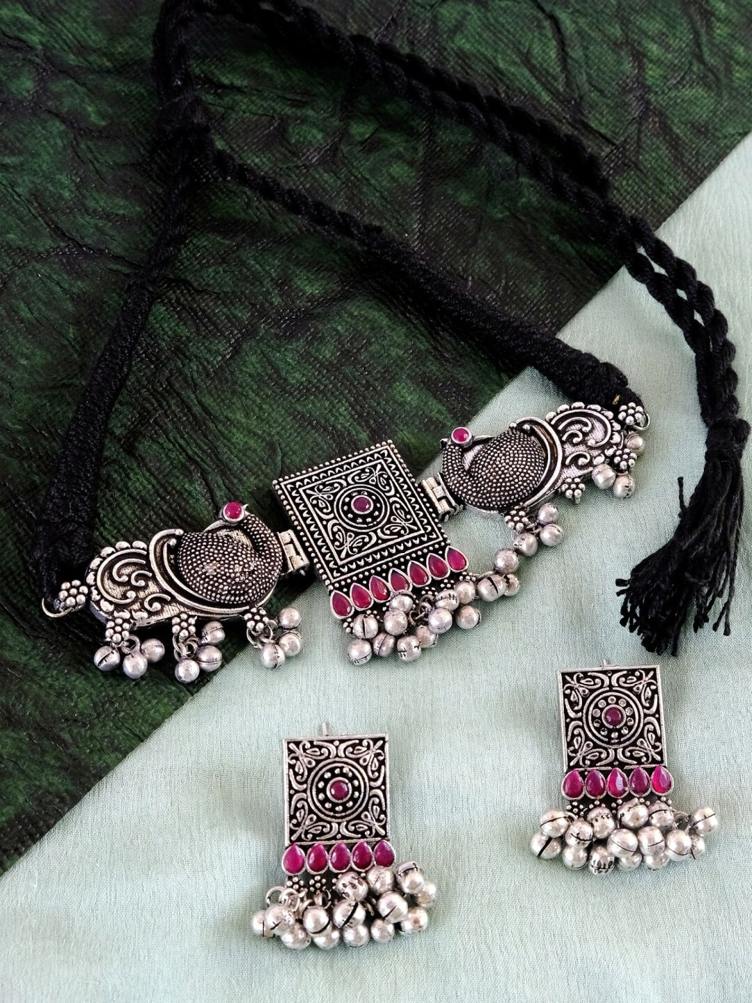 

Crunchy Fashion Women Silver-Plated Antique Peacock Designs Necklace Set With Earrings