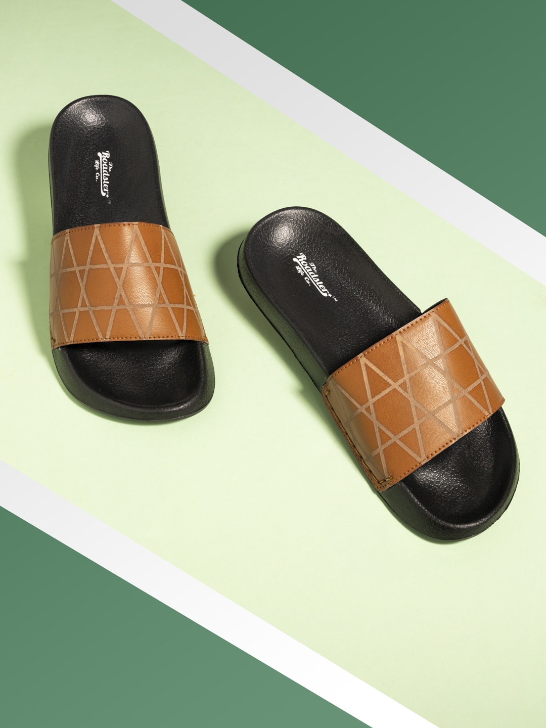 

Roadster Men Tan & Black Printed Sliders