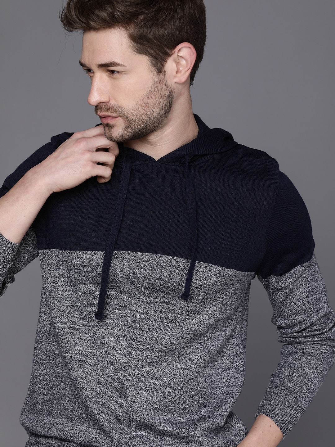 

WROGN Men Grey & Navy Blue Colourblocked Hooded Pullover Sweater