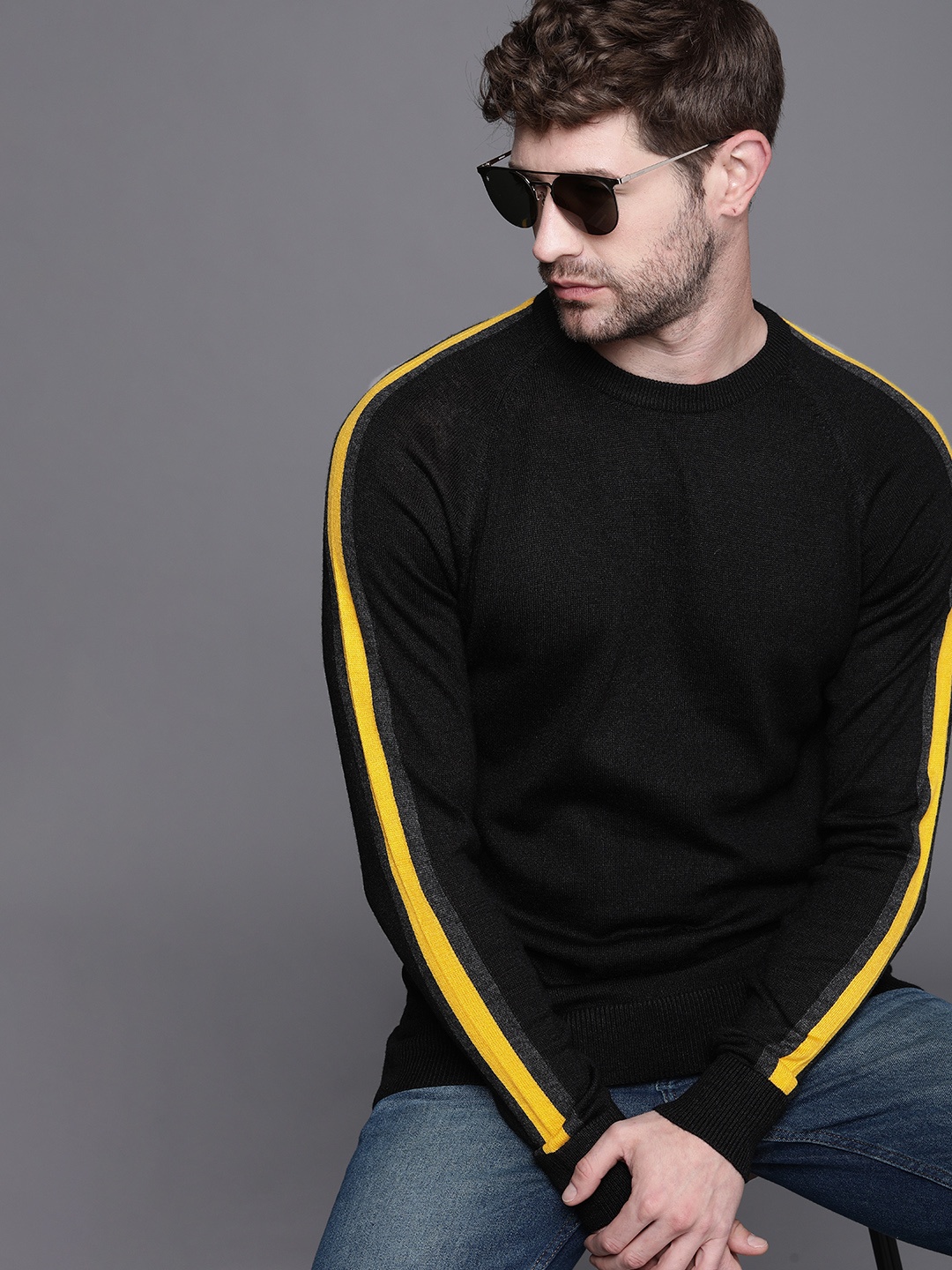 

WROGN Men Black Solid Side Striped Pullover Sweater