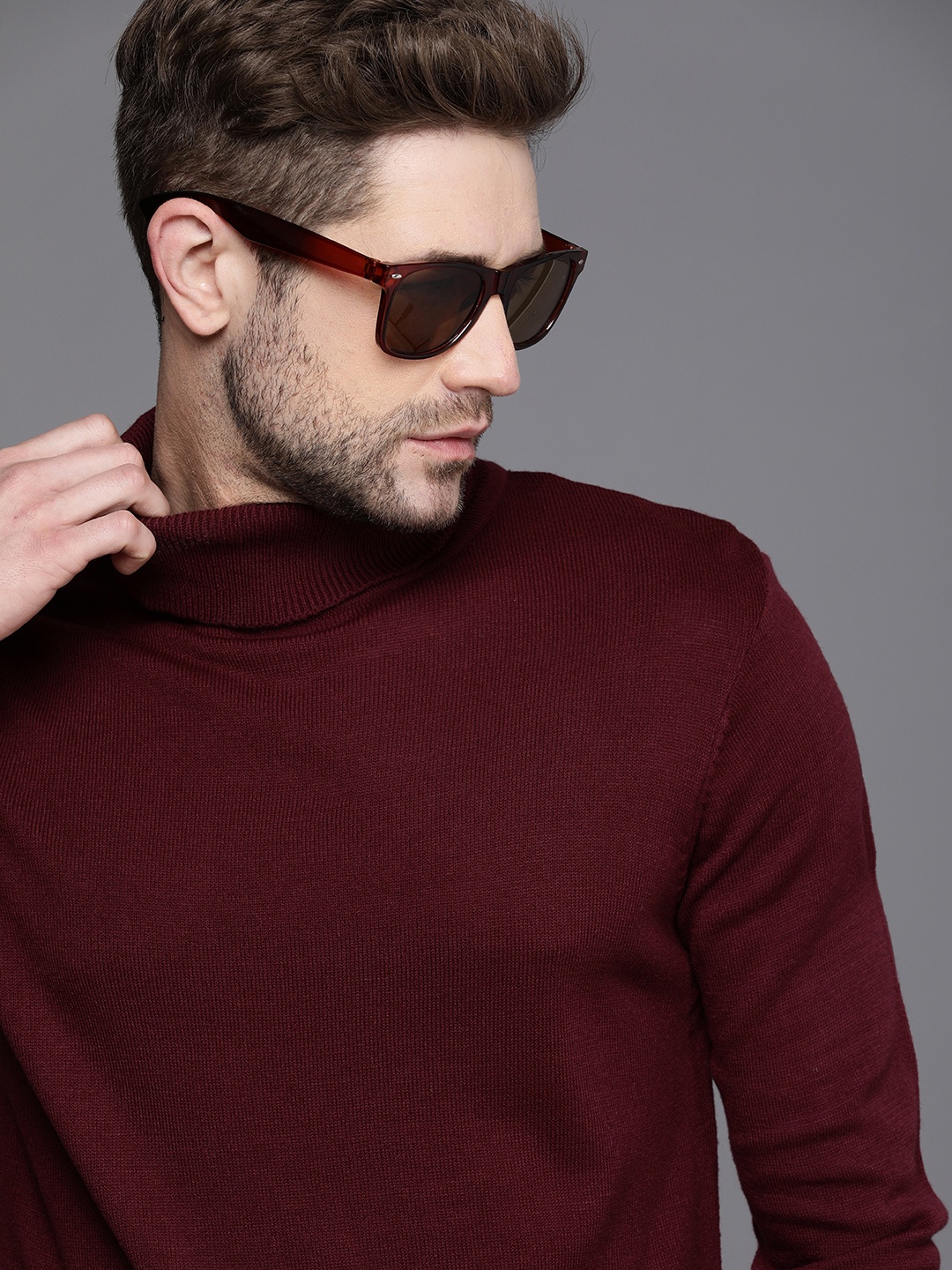 

WROGN Men Maroon Solid Turtle Neck Pullover