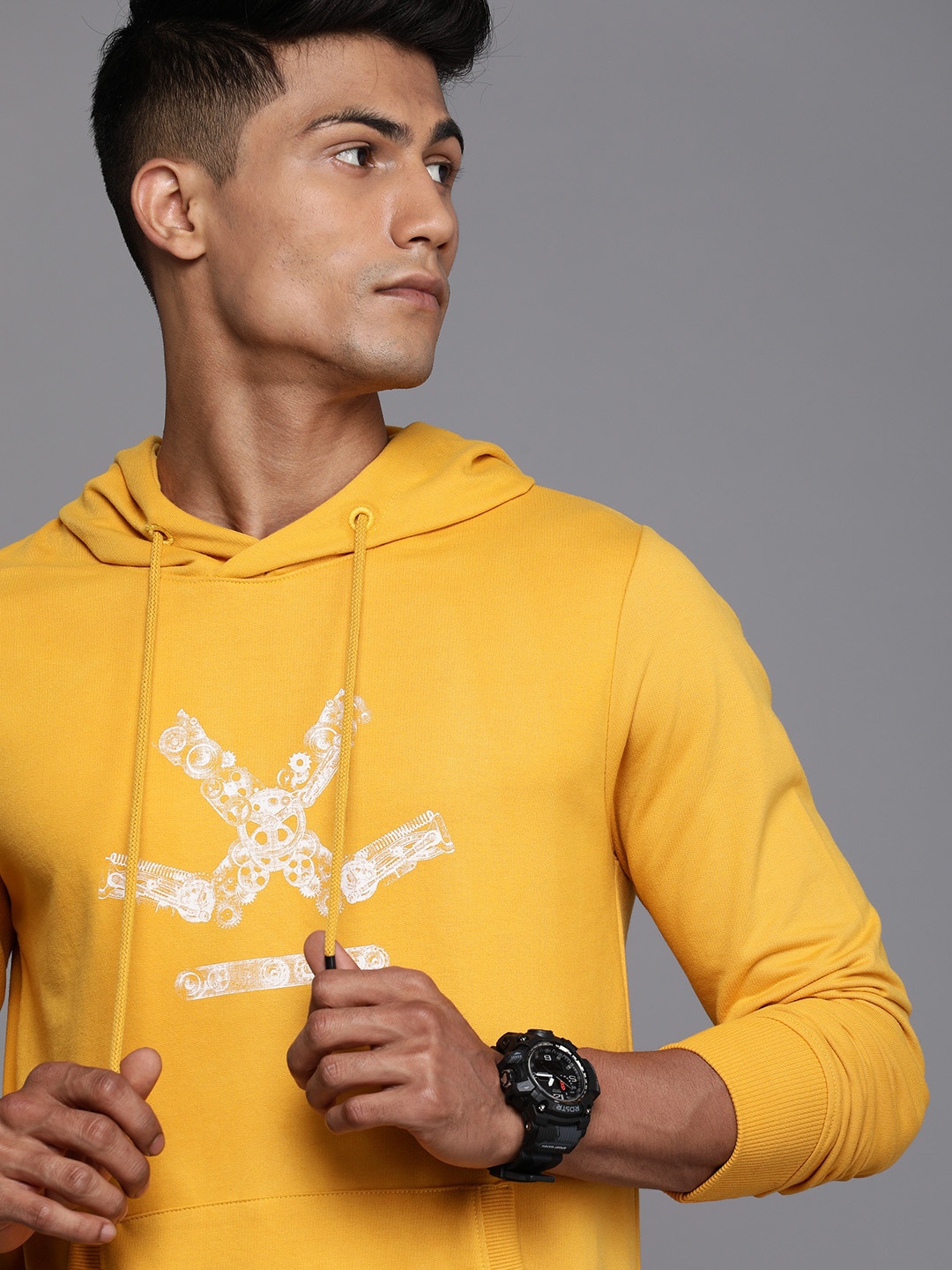 

WROGN Men Mustard Logo Printed Slim Fit Hooded Pullover Sweatshirt