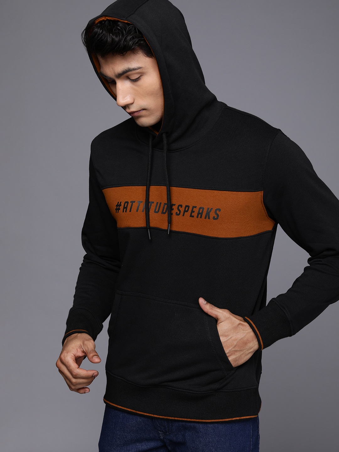 

WROGN Men Black Slim Fit Printed Hooded Sweatshirt