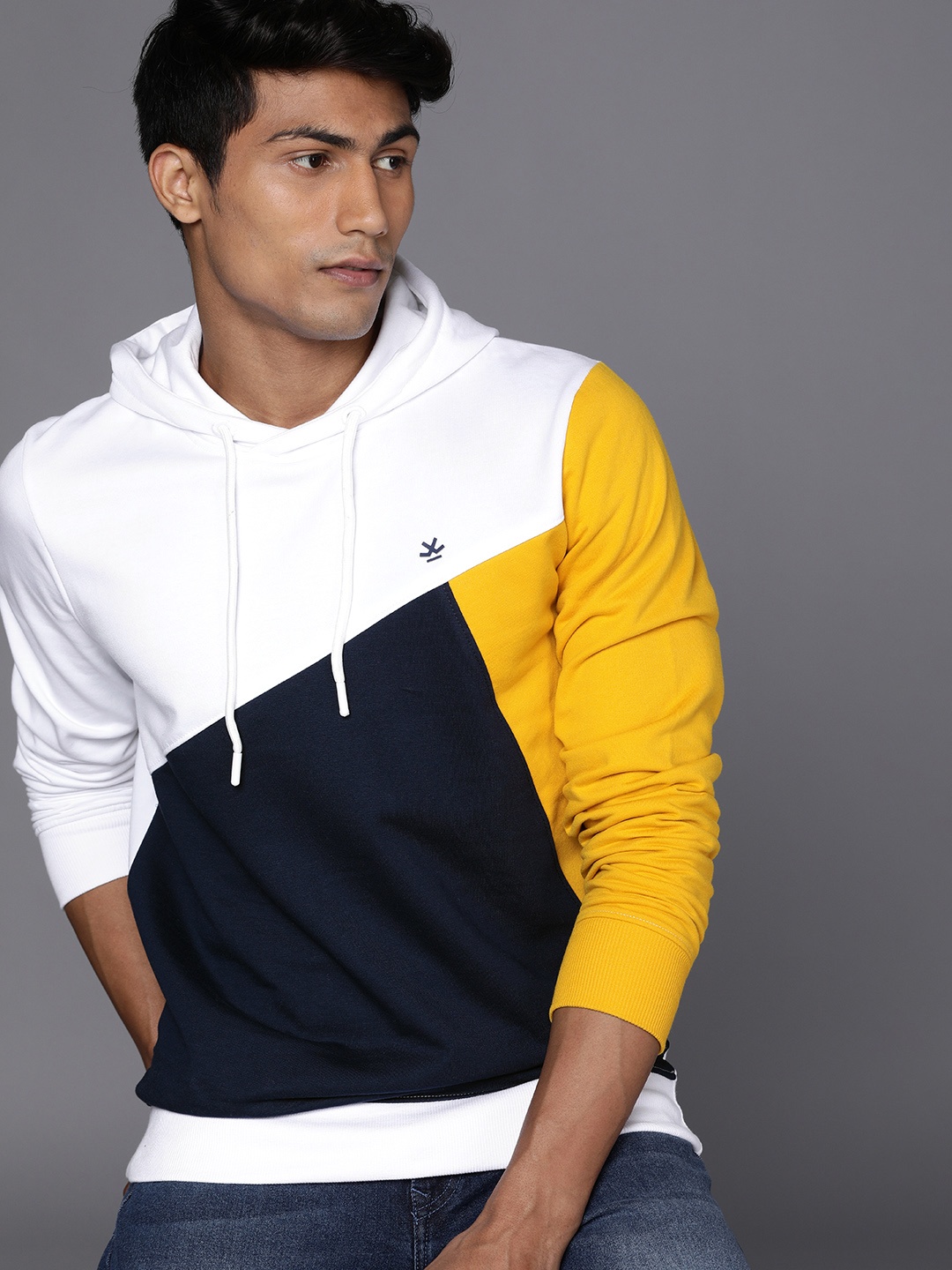 

WROGN Men White & Navy Blue Colourblocked Hooded Sweatshirt