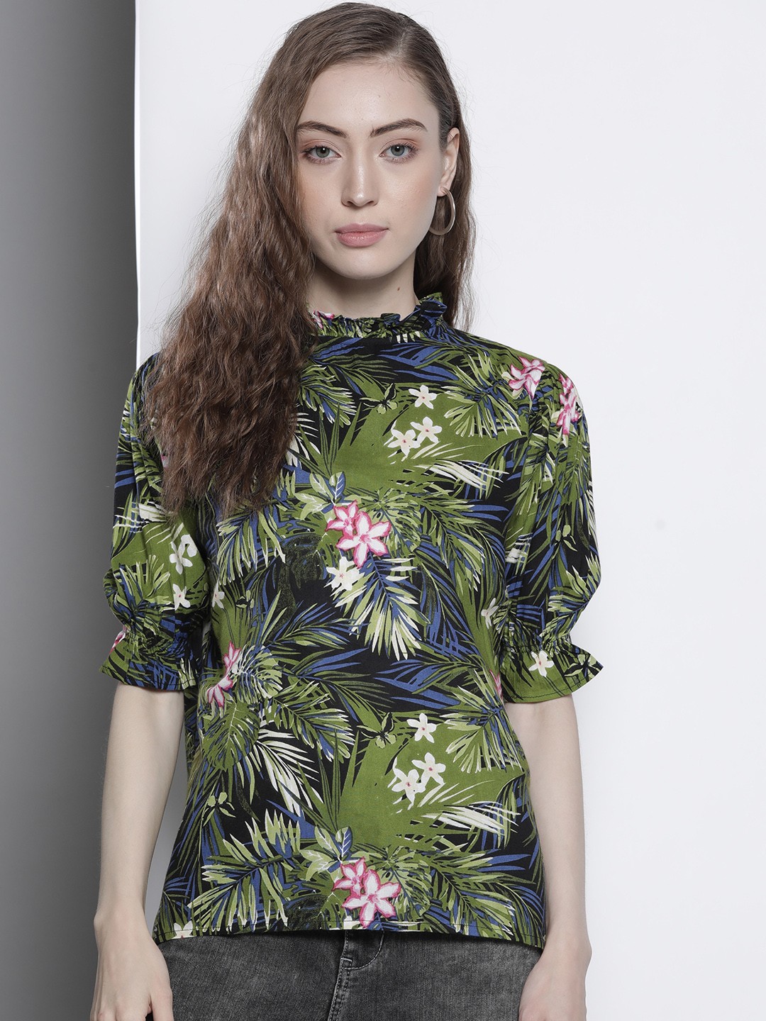 

One Femme Green & Black Tropical Print Regular Top