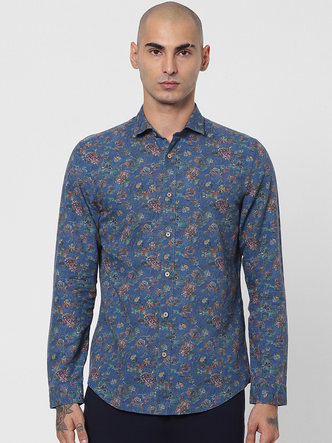 

Jack & Jones Men Blue Floral Opaque Printed Casual Shirt