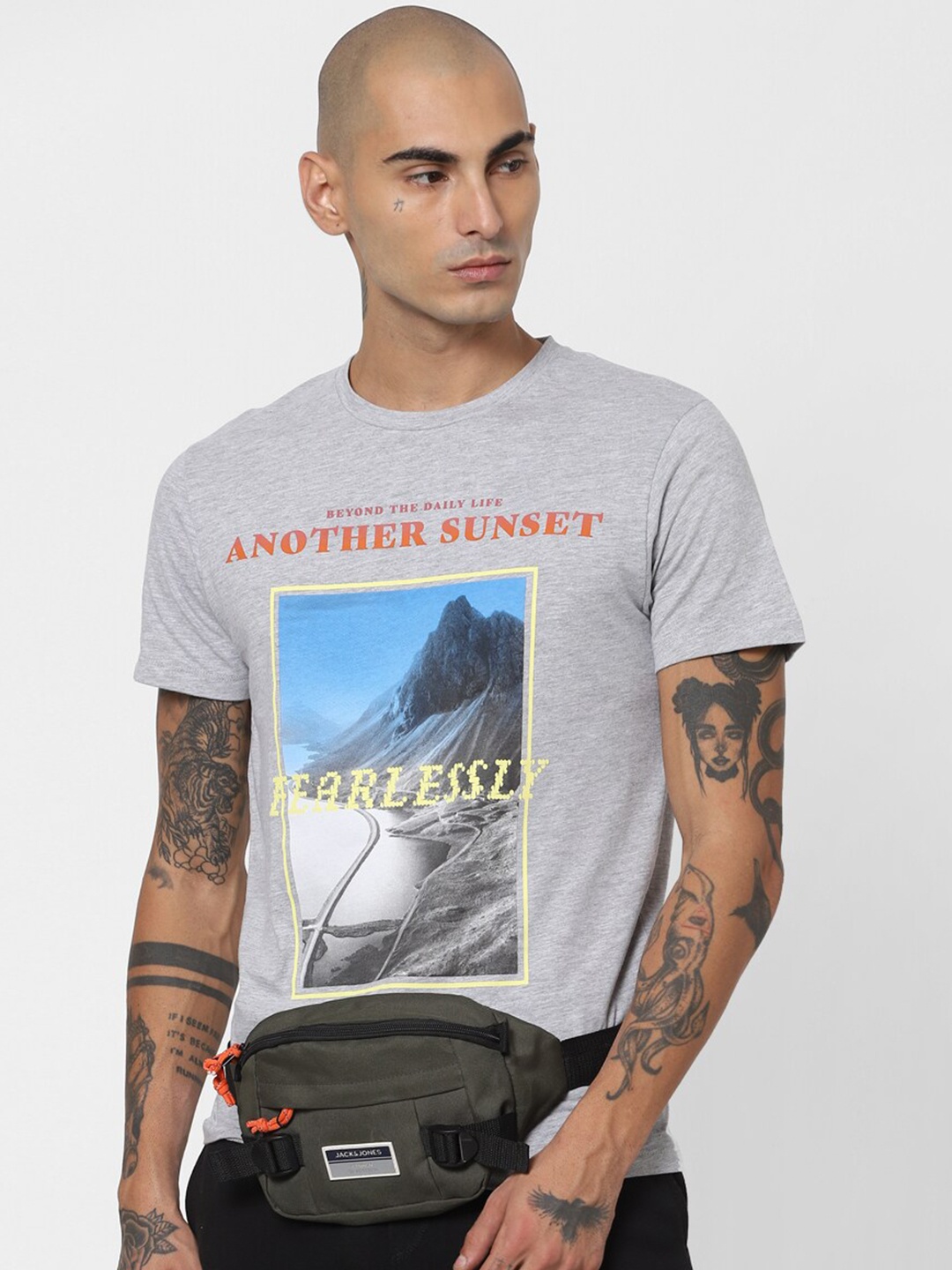 

Jack & Jones Men Grey & Blue Printed Slim Fit T-shirt
