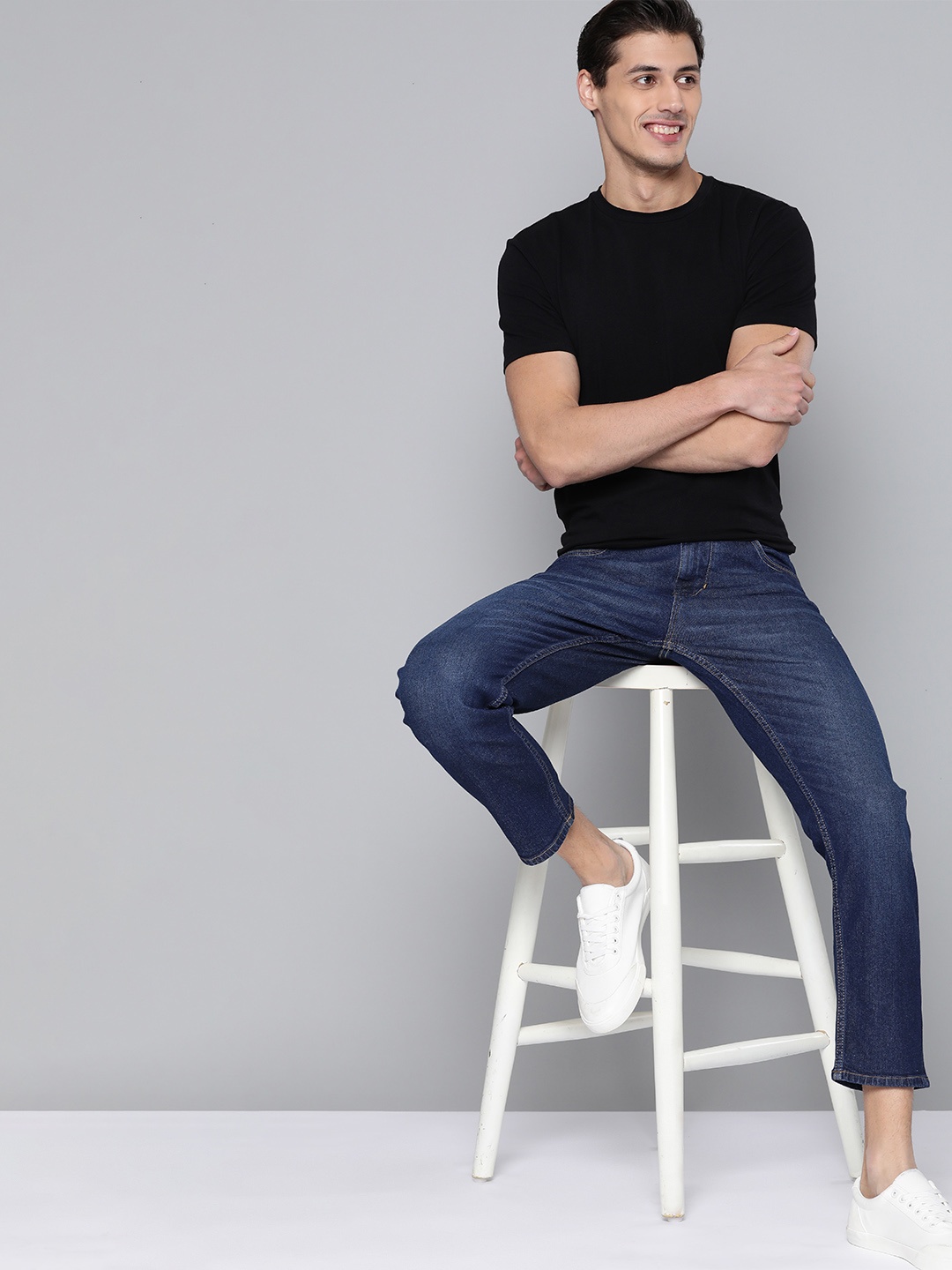 

Mast & Harbour Men Navy Blue Slim Tapered Fit Light Fade Stretchable Jeans