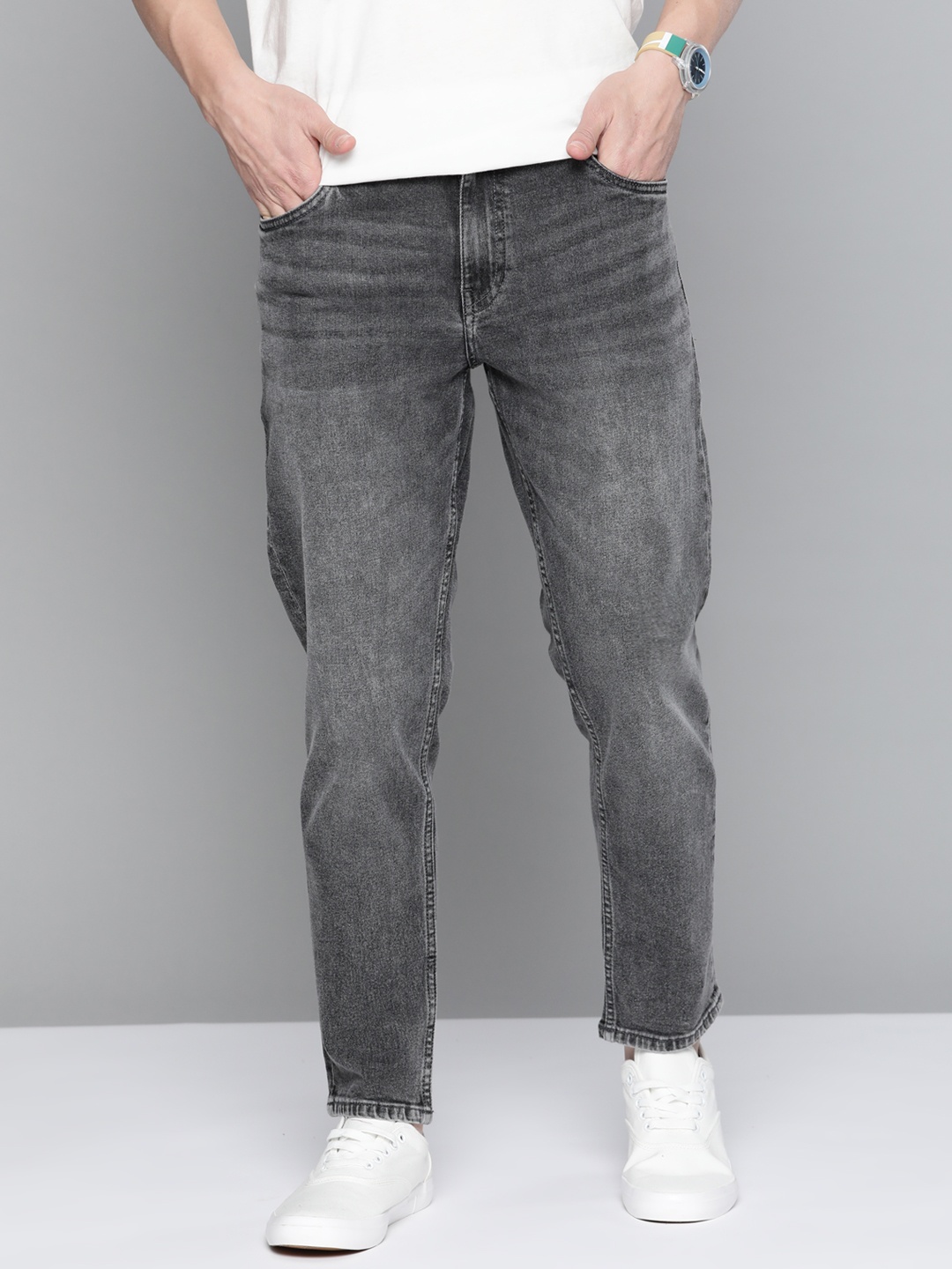 

Mast & Harbour Men Charcoal Grey Carrot Fit Light Fade Stretchable Jeans