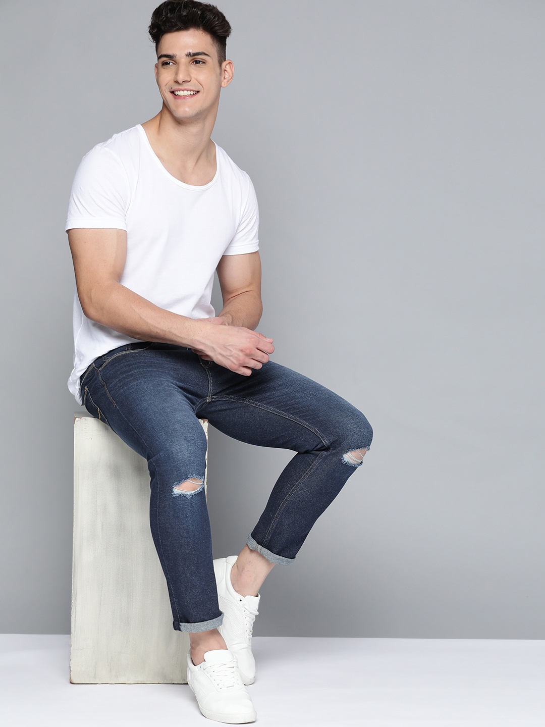 

Mast & Harbour Men Navy Blue Skinny Fit Slash Knee Light Fade Stretchable Jeans