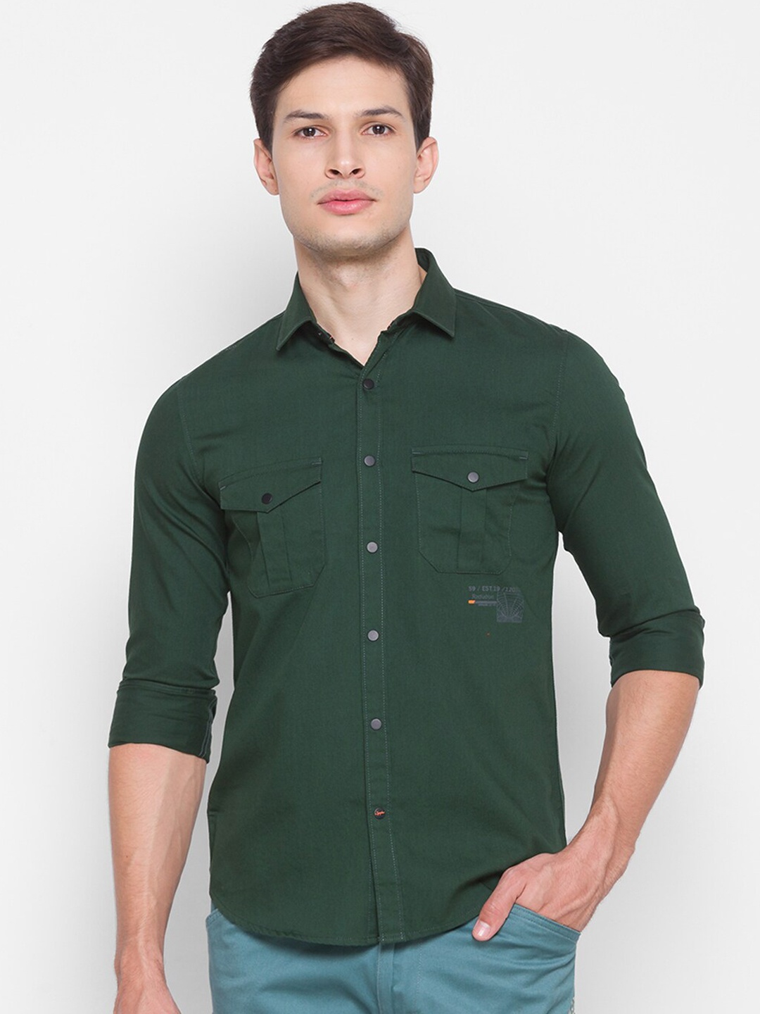 

SPYKAR Men Green Slim Fit Opaque Cotton Casual Shirt