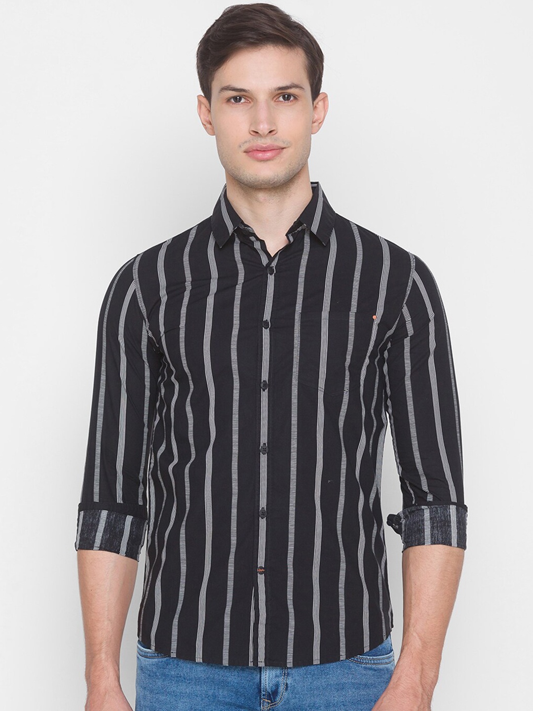 

SPYKAR Men Black Slim Fit Horizontal Stripes Opaque Pure Cotton Casual Shirt