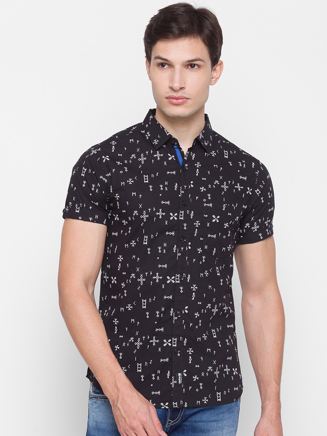 

SPYKAR Men Black Slim Fit Opaque Printed Casual Shirt