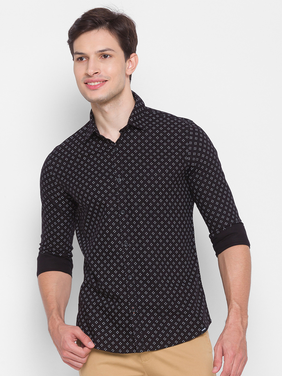

SPYKAR Men Black Slim Fit Opaque Printed Pure Cotton Casual Shirt