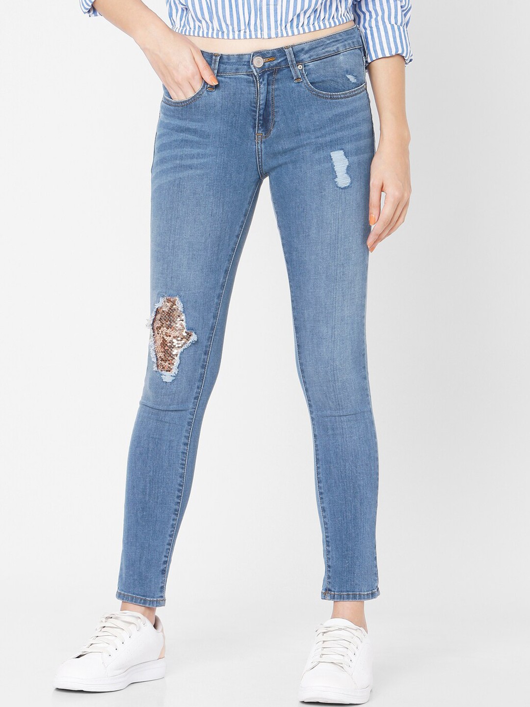 

SPYKAR Women Blue Skinny Fit Low-Rise Mildly Distressed Light Fade Jeans