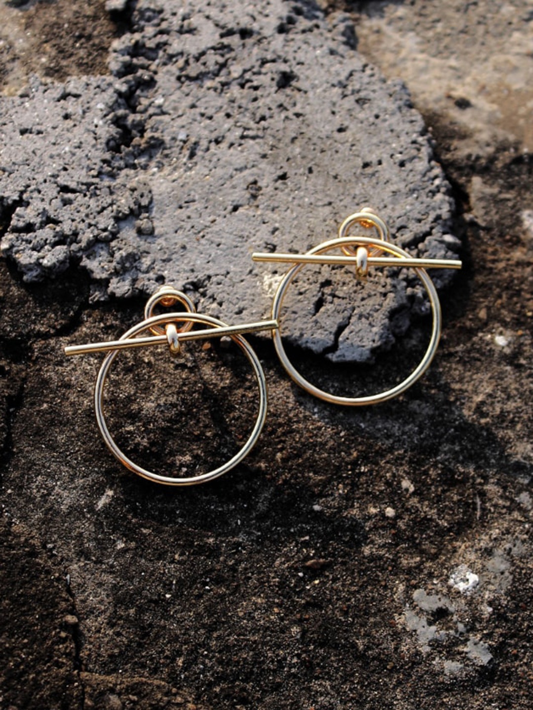 

Bellofox Gold-Plated & Gold-Toned Circular Drop Earrings