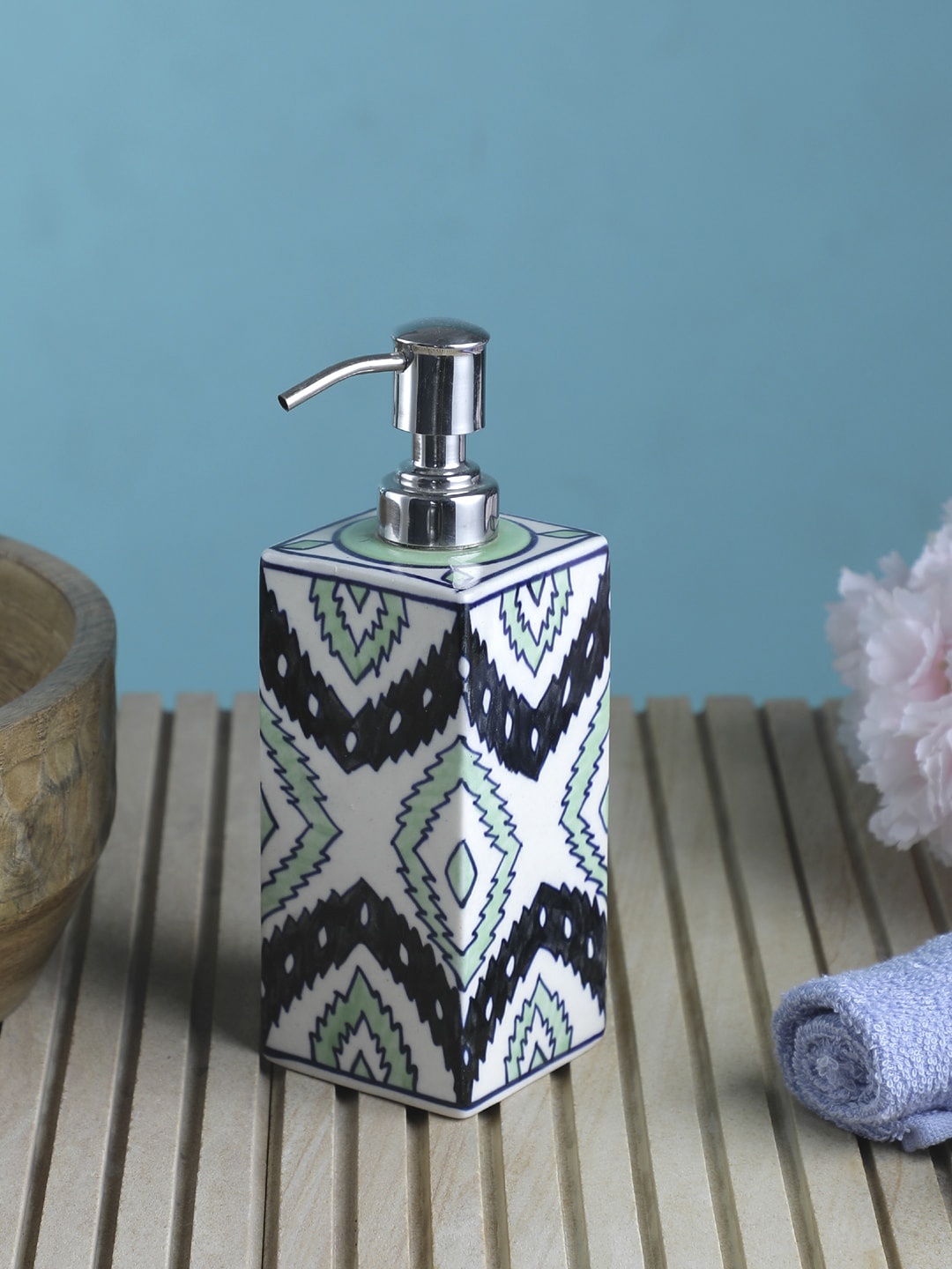 

VarEesha White & Green Geometric Aztec Ceramic Rectangular Soap Dispensar