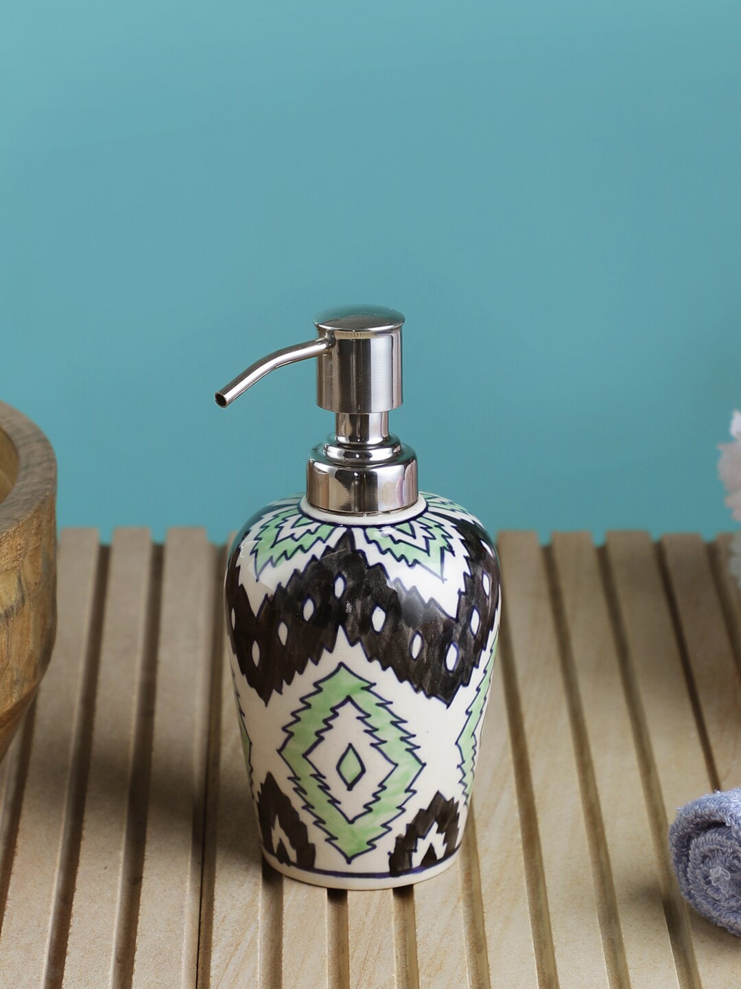 

VarEesha White & Green Aztec Printed Ceramic Soap Dispenser