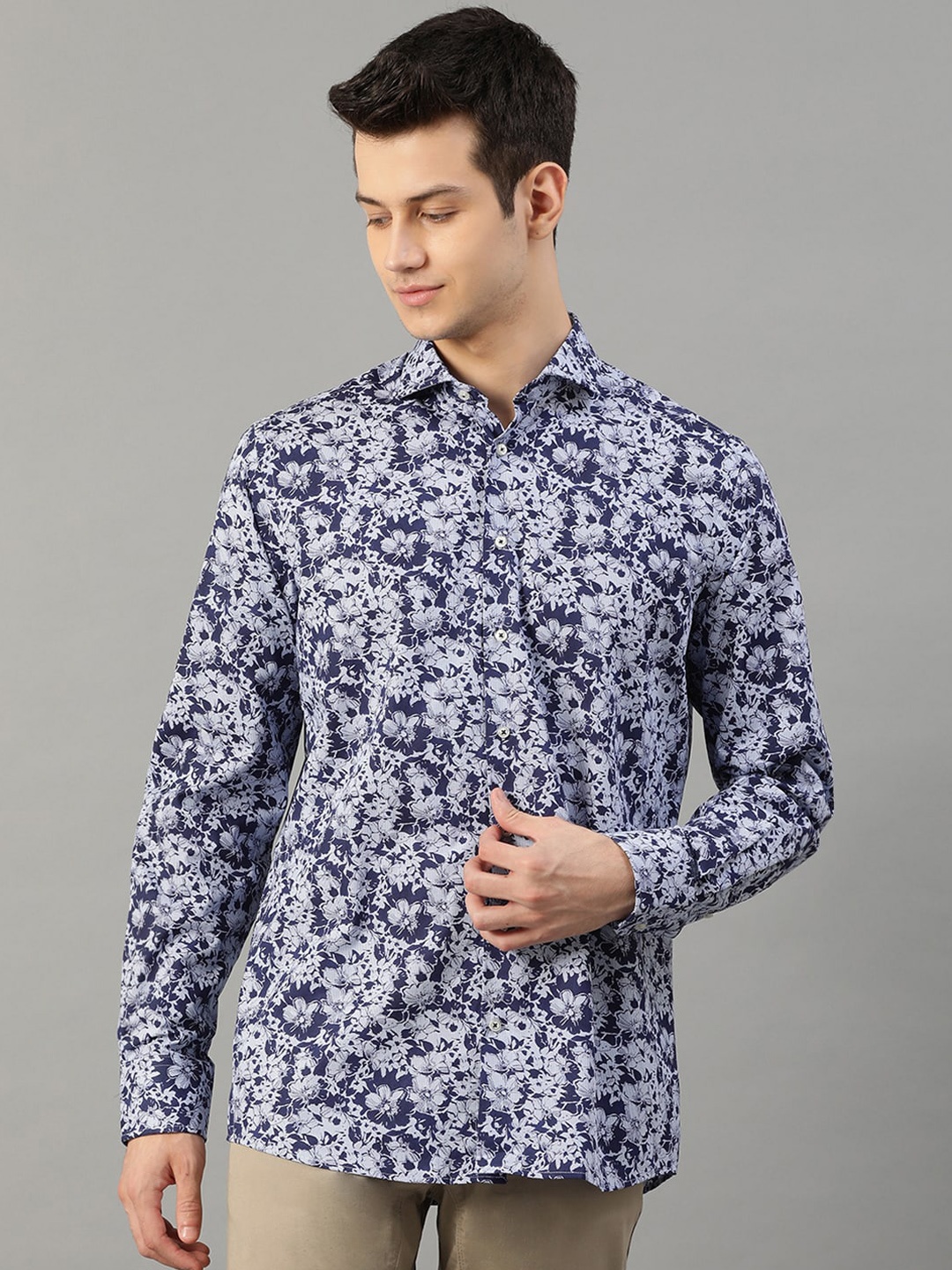 

Bruun & Stengade Men Blue Floral Opaque Printed Casual Shirt