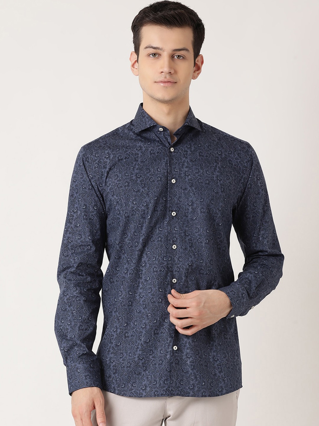 

Bruun & Stengade Men Navy Blue Slim Fit Floral Printed Casual Shirt