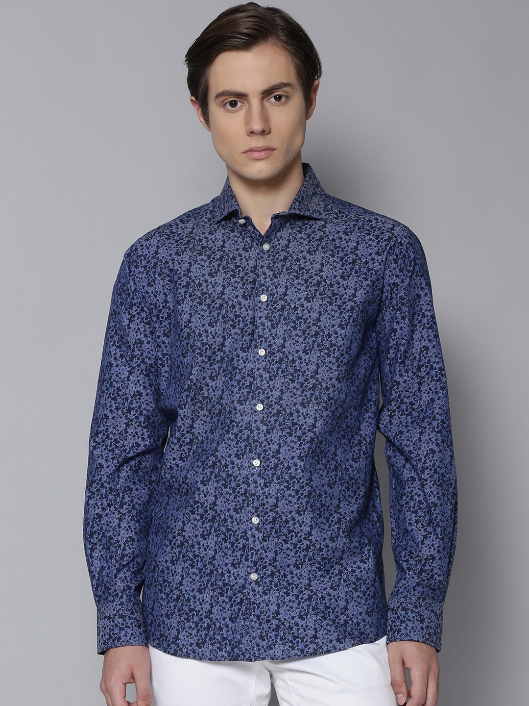 

Bruun & Stengade Men Blue Floral Opaque Printed Casual Shirt