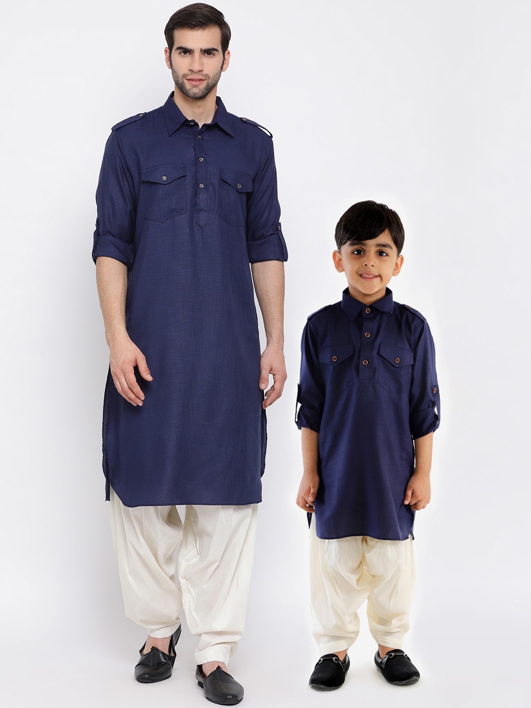 

VASTRAMAY Men Blue Kurta with Patiala