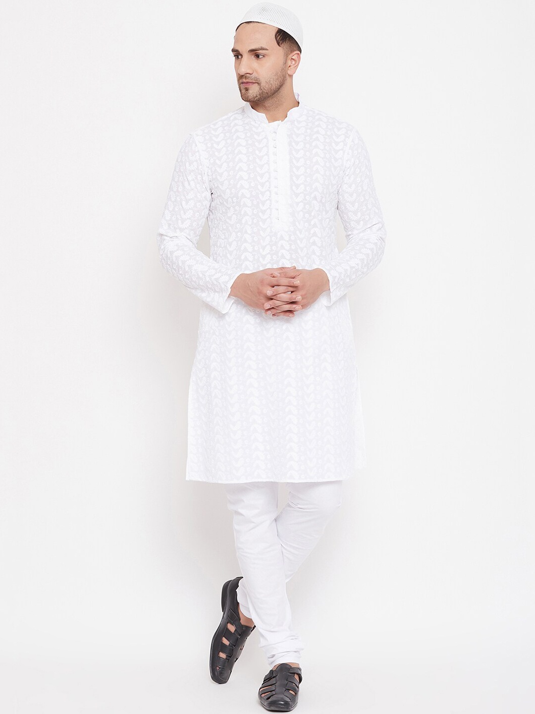 

VASTRAMAY Men White Chikankari Pure Cotton Kurta with Churidar