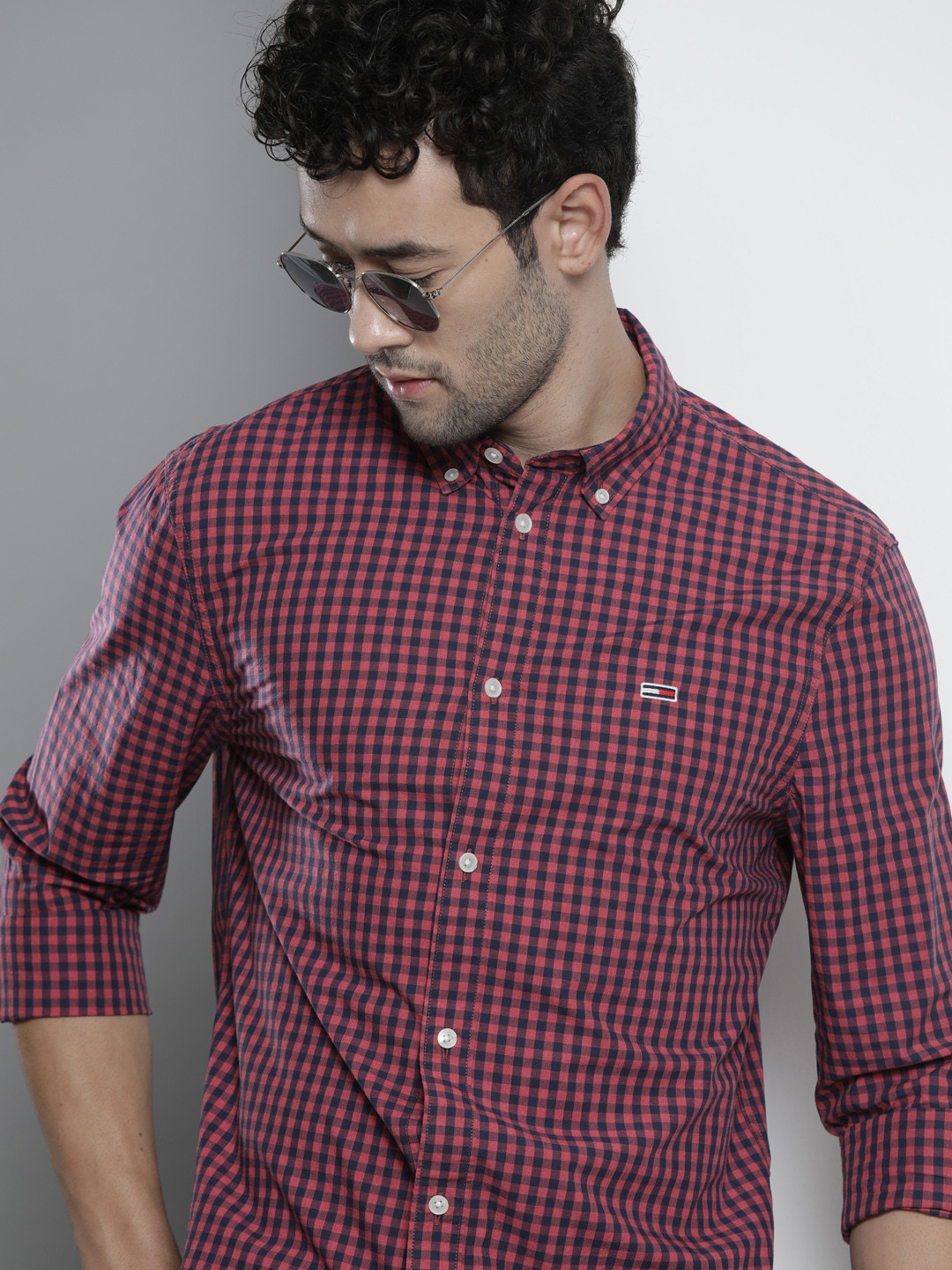

Tommy Hilfiger Men Pink& Navy Blue Checked Casual Shirt