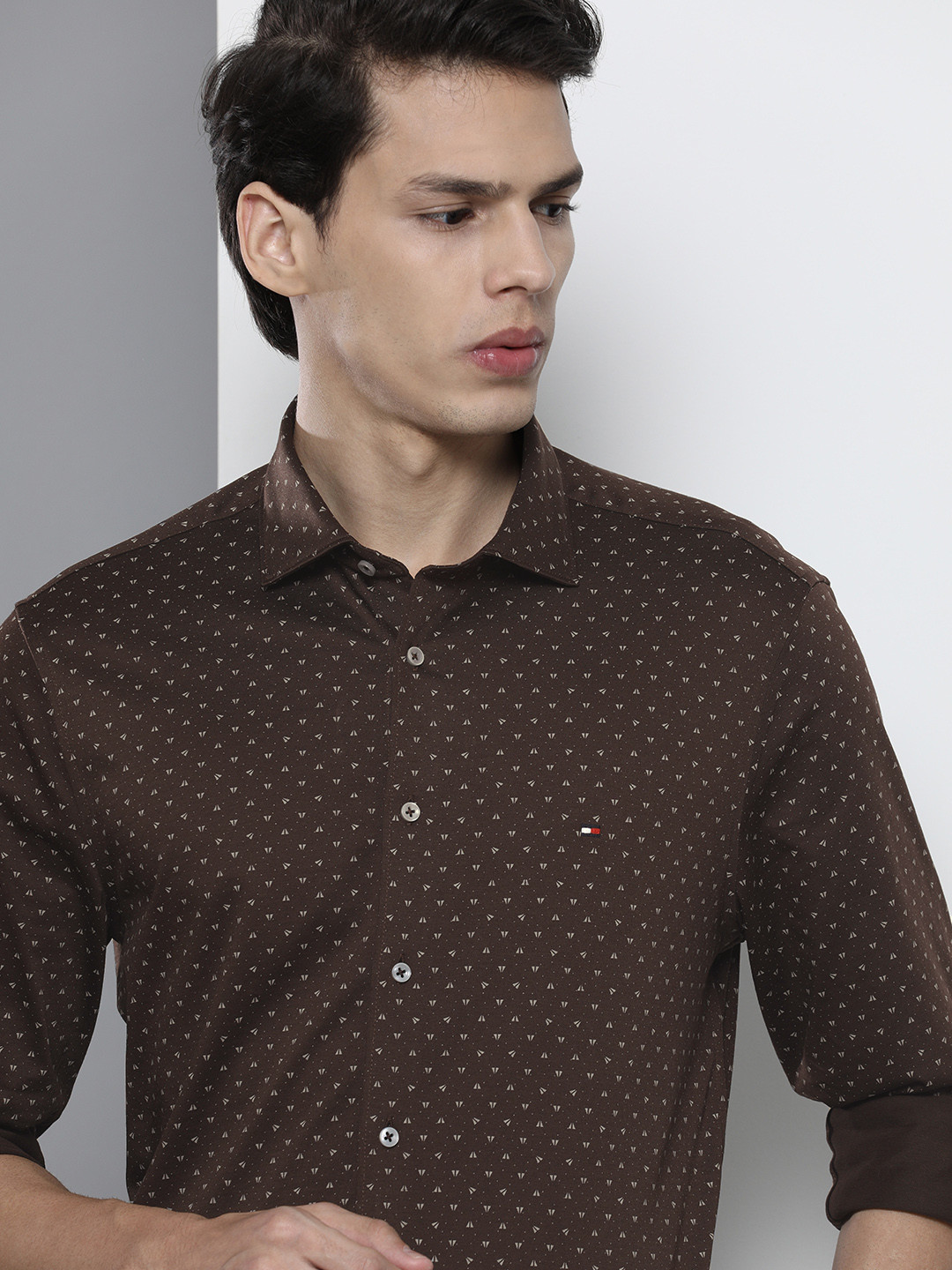 

Tommy Hilfiger Men Brown Slim Fit Printed Semiformal Shirt