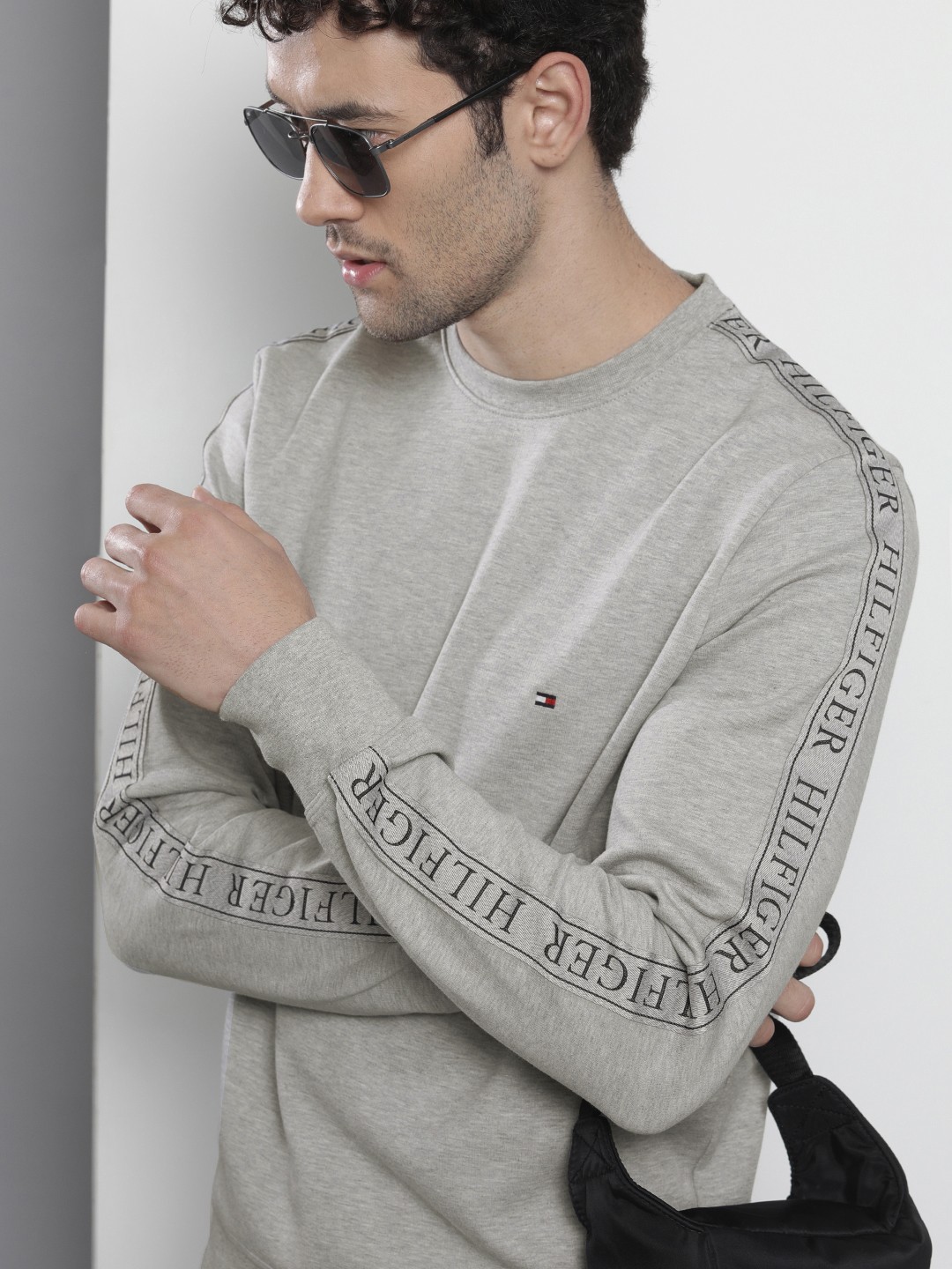 

Tommy Hilfiger Men Grey Sweatshirt