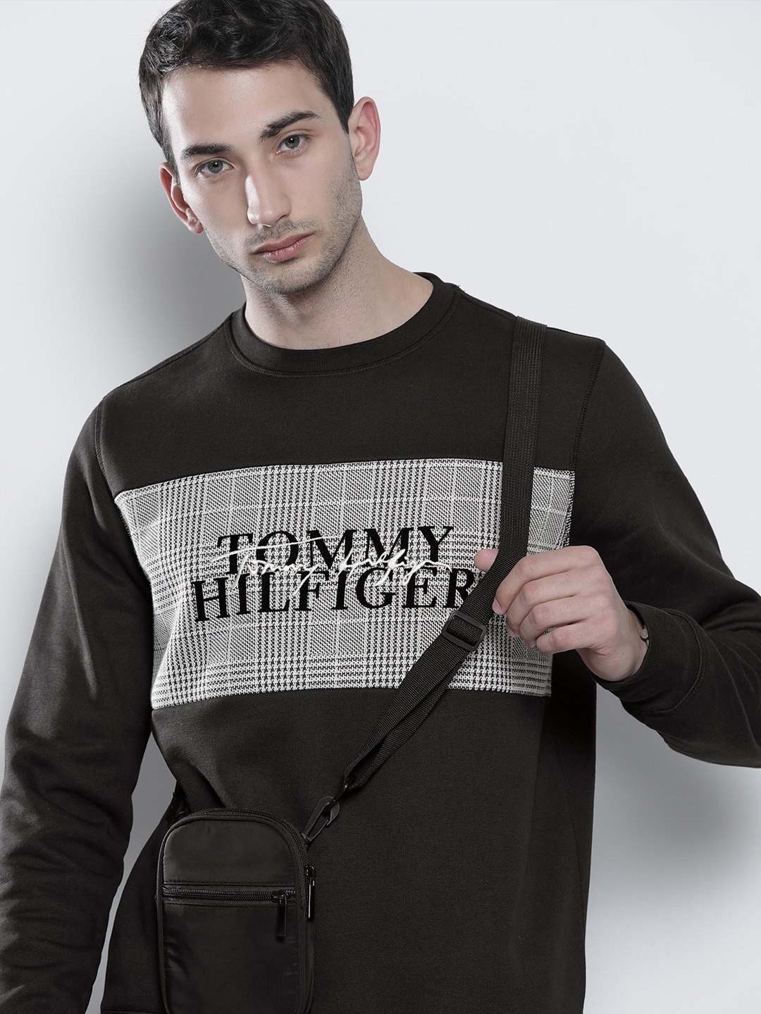 

Tommy Hilfiger Men Black Colourblocked Embroidered Sweatshirt