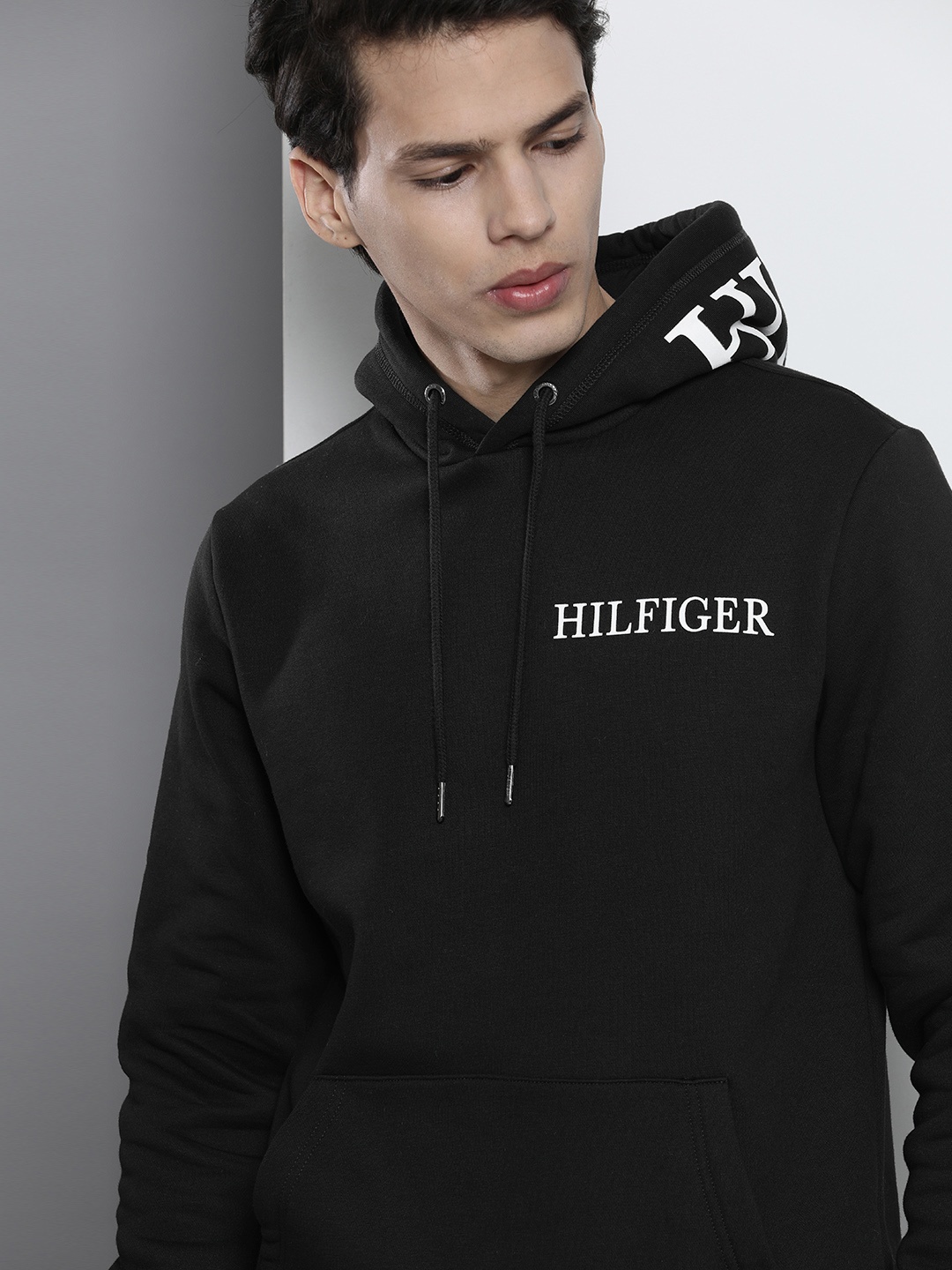 

Tommy Hilfiger Men Black Brand Logo Printed Hooded Sweatshirt