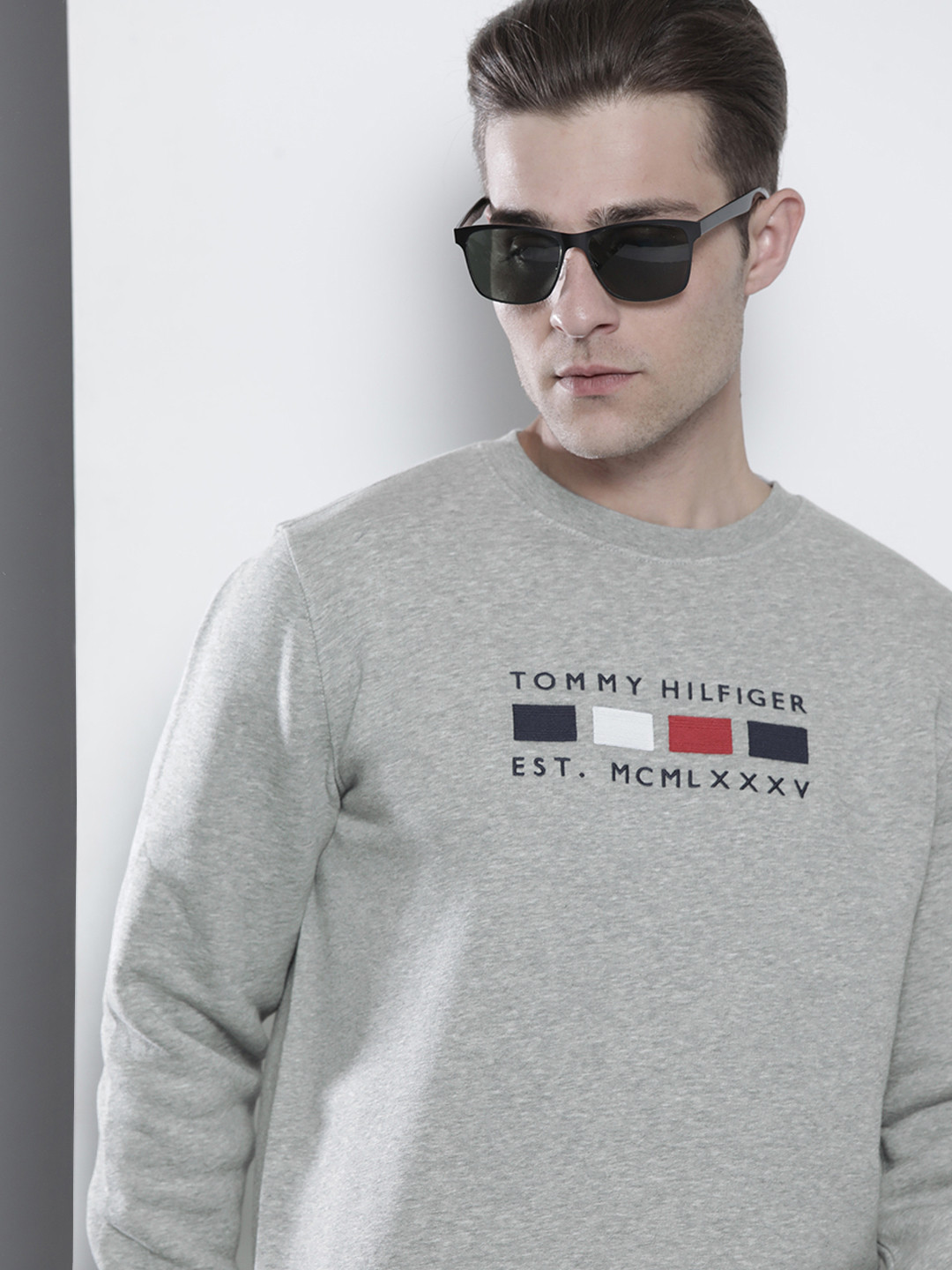 

Tommy Hilfiger Men Grey Melange & Navy Blue Brand Logo Print Sweatshirt
