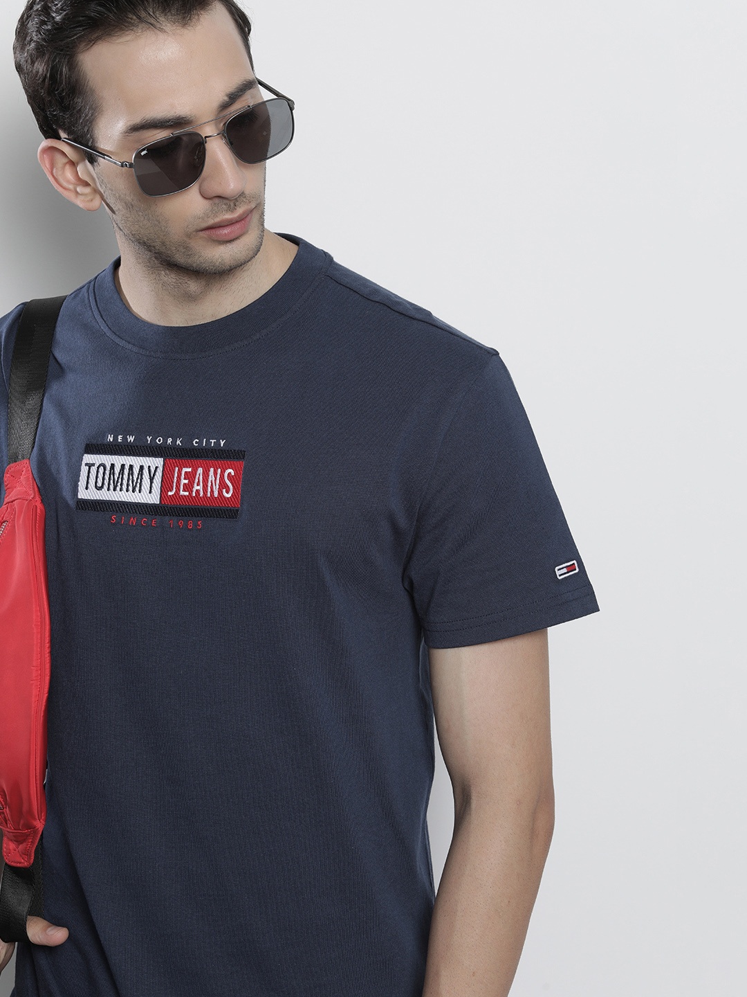 

Tommy Hilfiger Men Navy Blue TJM TIMELESS TOMMY Brand Logo Printed Pure Cotton T-shirt