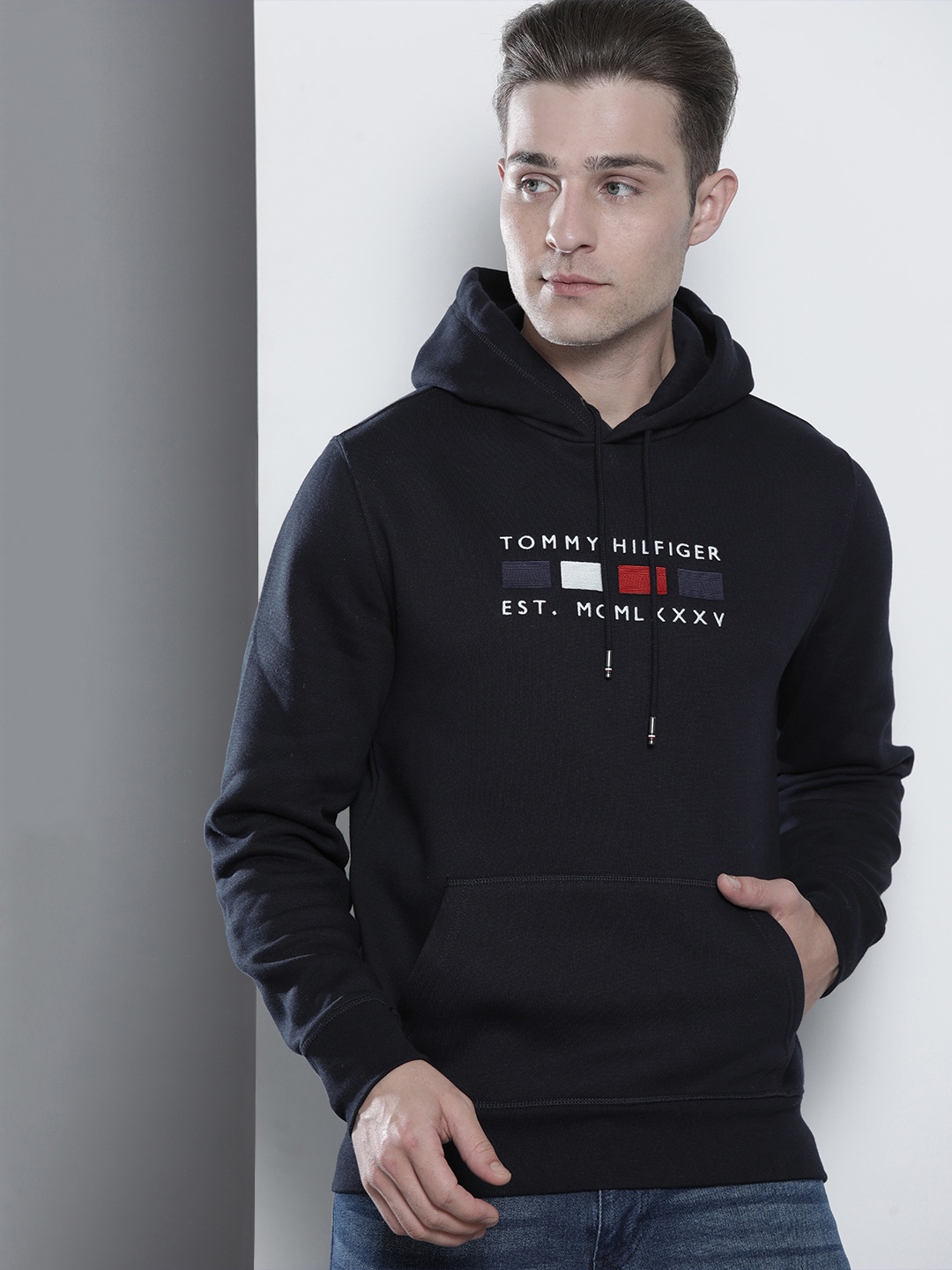 

Tommy Hilfiger Men Navy Blue & White Brand Logo Print Hooded Sweatshirt
