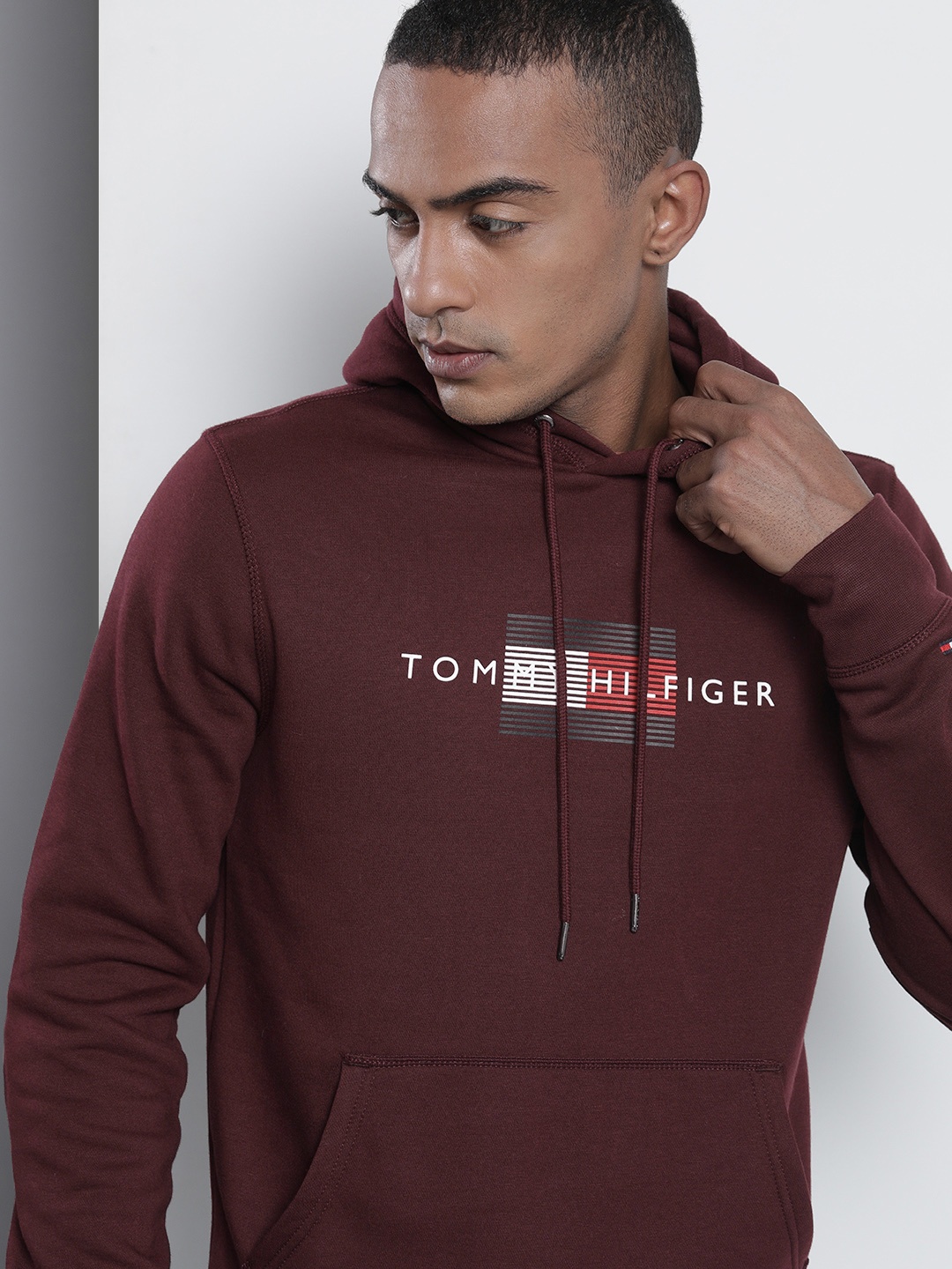 

Tommy Hilfiger Men Burgundy Printed Hooded Sweatshirt