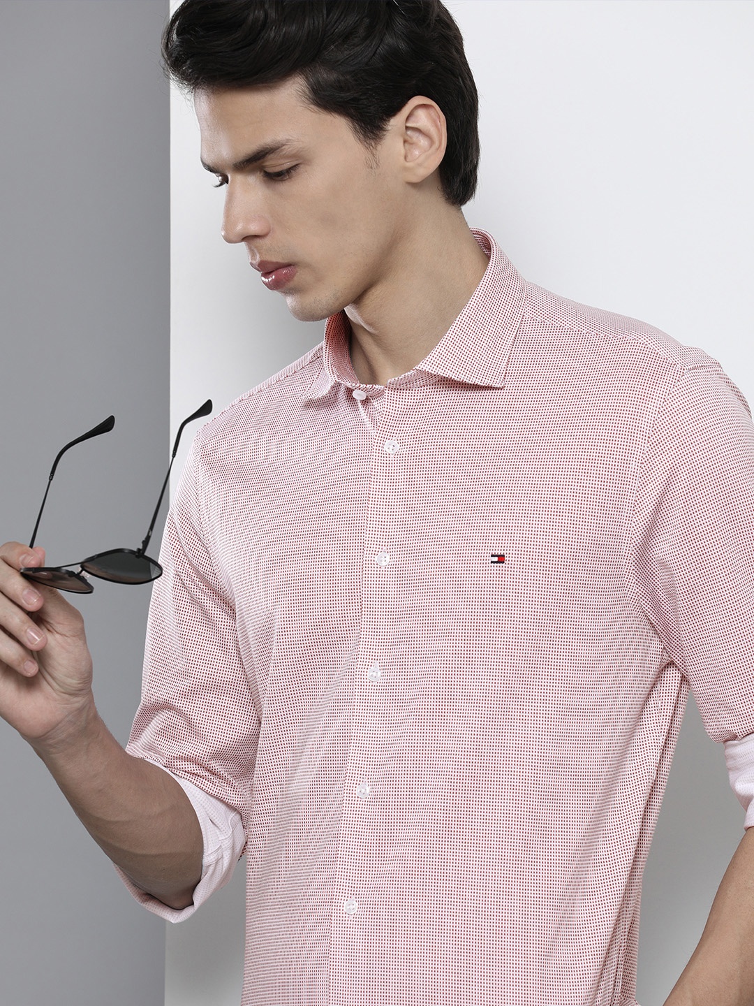 

Tommy Hilfiger Men Red & White Self-Design Slim Fit Semiformal Shirt