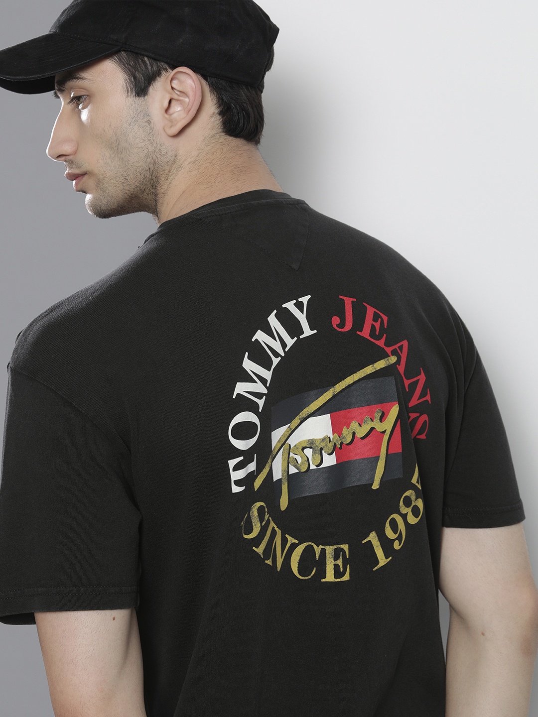 

Tommy Hilfiger Men Black Back Brand Logo Printed Pure Cotton T-shirt
