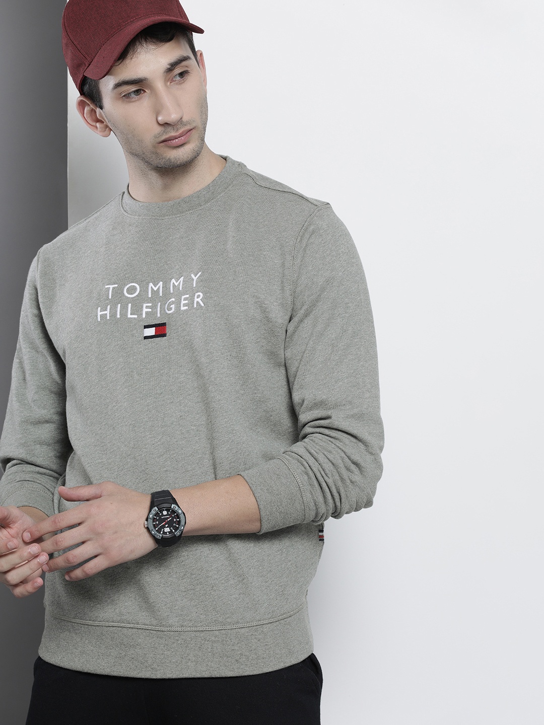 

Tommy Hilfiger Men Grey Melange & White Embroidered Sweatshirt