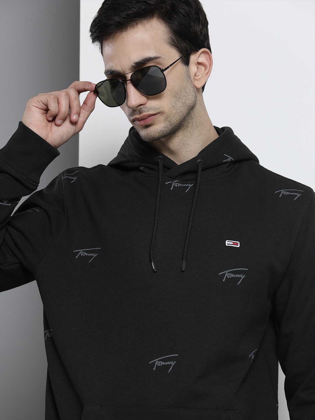 

Tommy Hilfiger Men Black Printed Hooded Sweatshirt