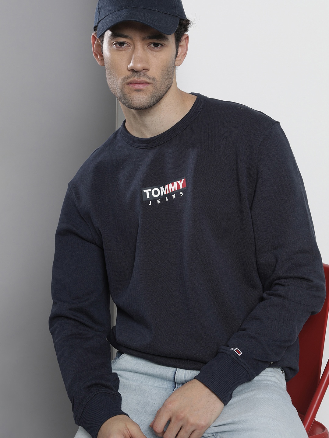 

Tommy Hilfiger Men Navy Blue Embroidered Sweatshirt
