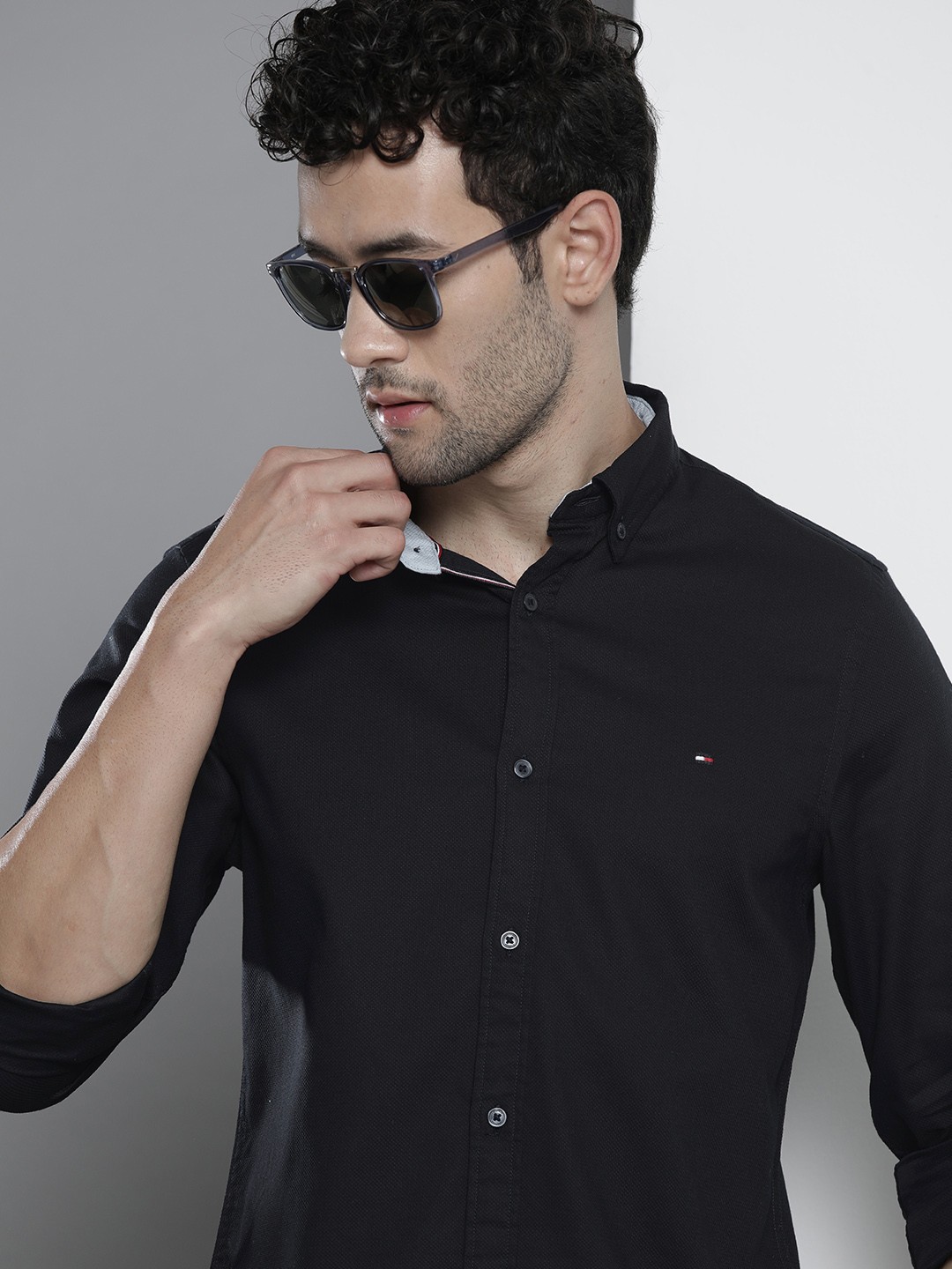 

Tommy Hilfiger Men Navy Blue Self-design Slim Fit Casual Shirt